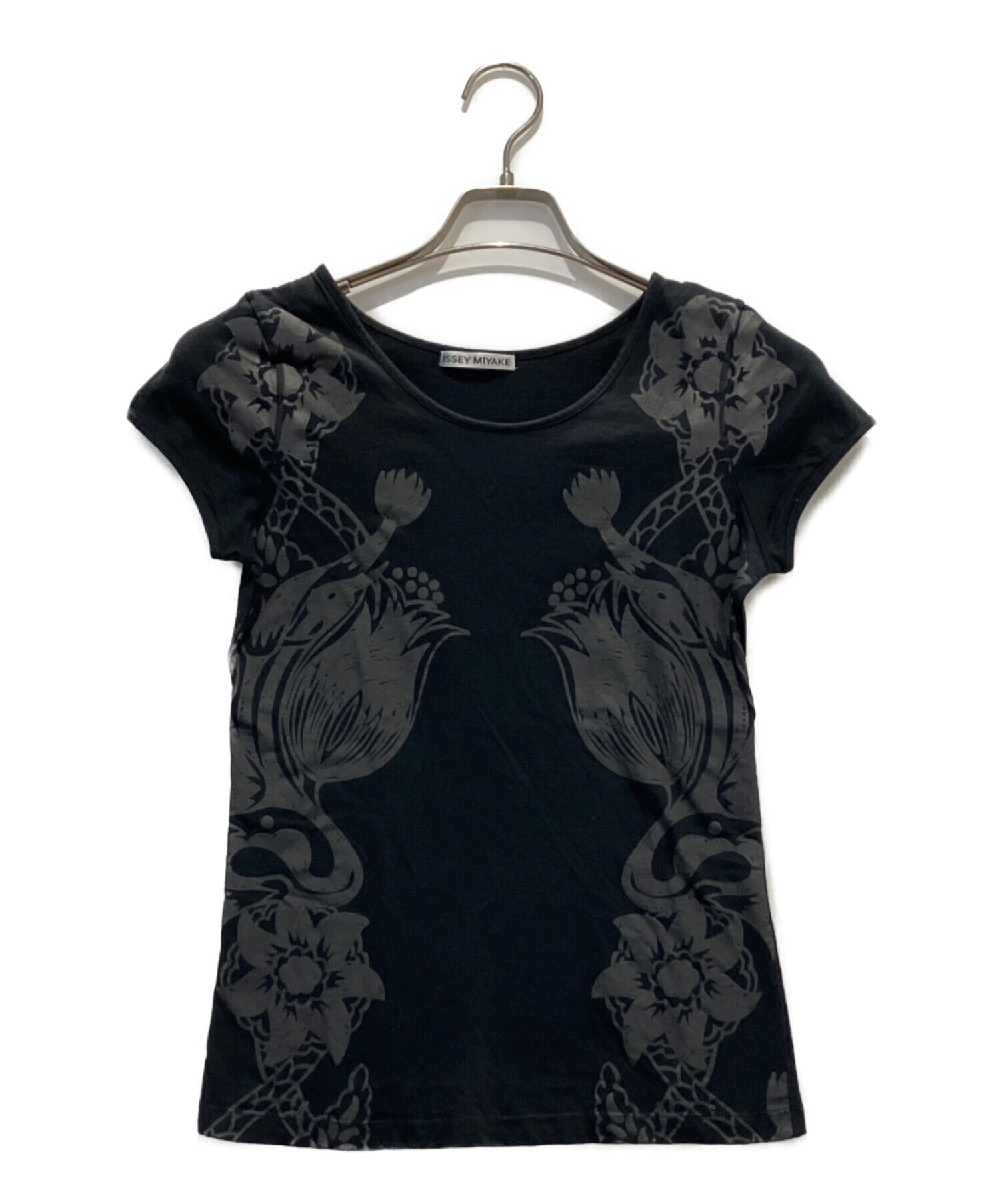 イッセイミヤケ　ブラック 半袖Tシャツ 花柄刺繍 中古・古着通販】ISSEY MIYAKE (イッセイミヤケ) 花柄プリント