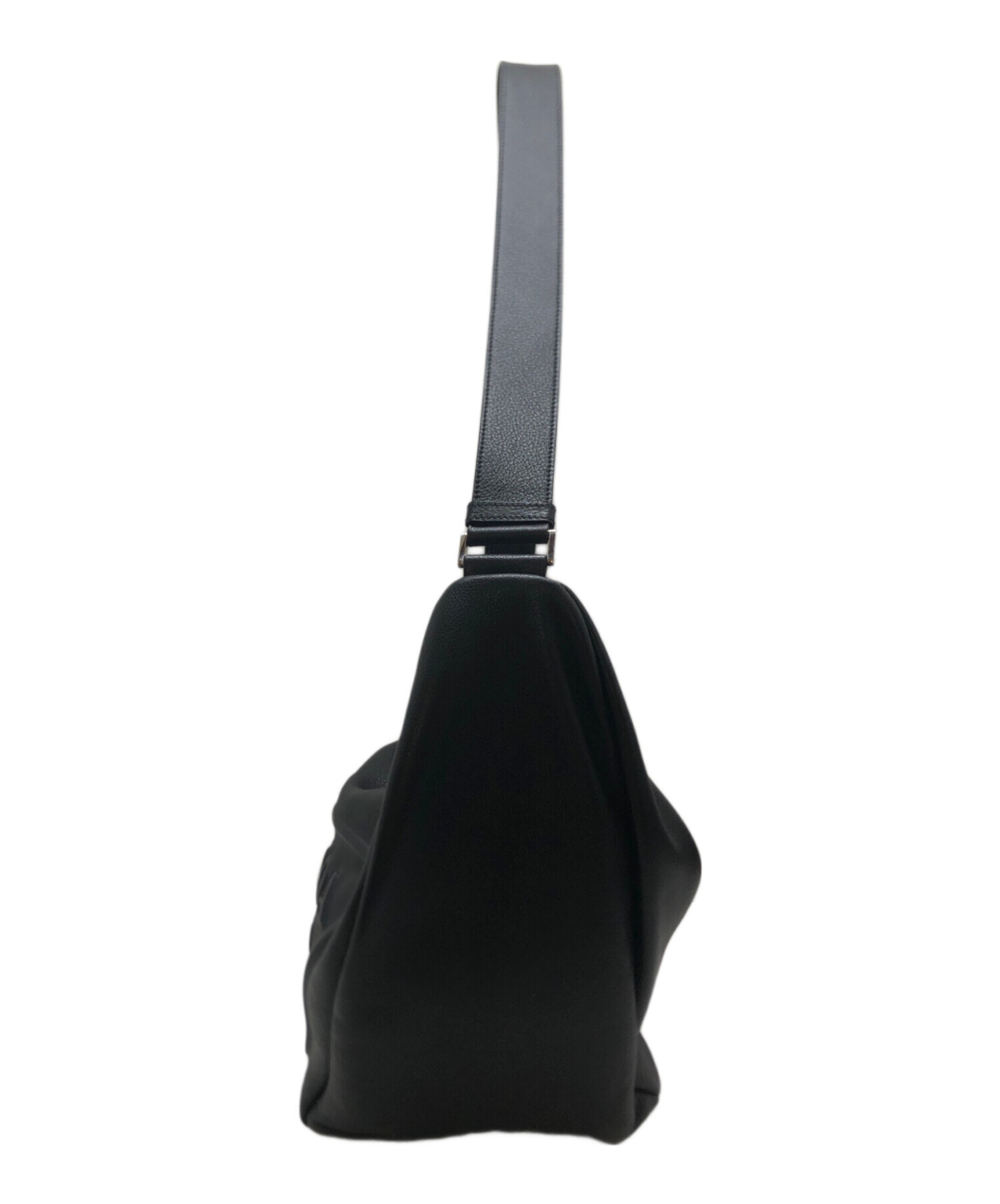 【美品】プラダ 【PRADA】トライアングル ヴィッテロダイノレザー ショルダーバッグ エンボスロゴ ブラック シルバー金具 斜め掛け クロスボディバッグ 2VY007 V DLO 2BBE F0002 NERO TRIANGLE VITELLO DAINO LEATHER  BAG 【Aランク】【中古】 プラダ レザーショルダーバッグ シルバー金具 トライアングル ヴィッ
