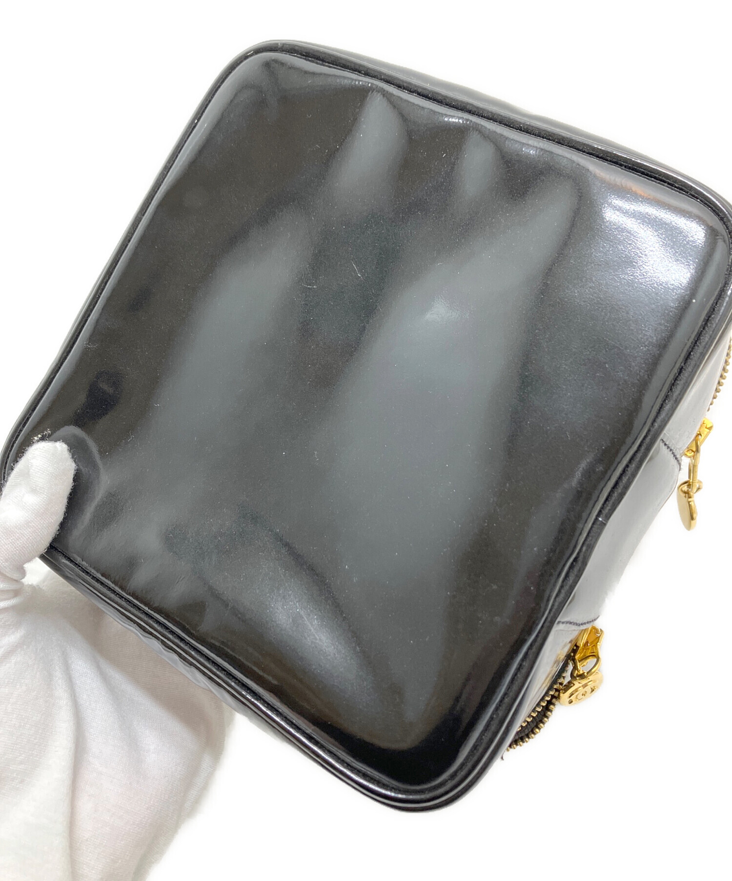 中古・古着通販】CHANEL (シャネル) エナメルバニティバッグ ブラック