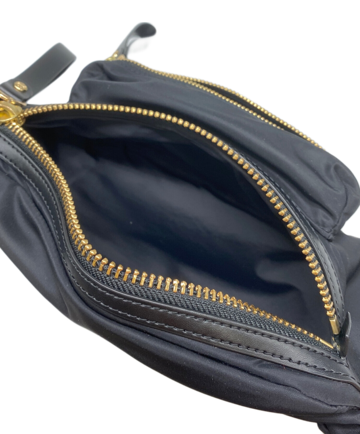 売り切り価格！未使用 トリーバーチ ToryBurchナイロン ボディバッグ 中古・古着通販】TORY BURCH (トリーバーチ) ナイロンボディ