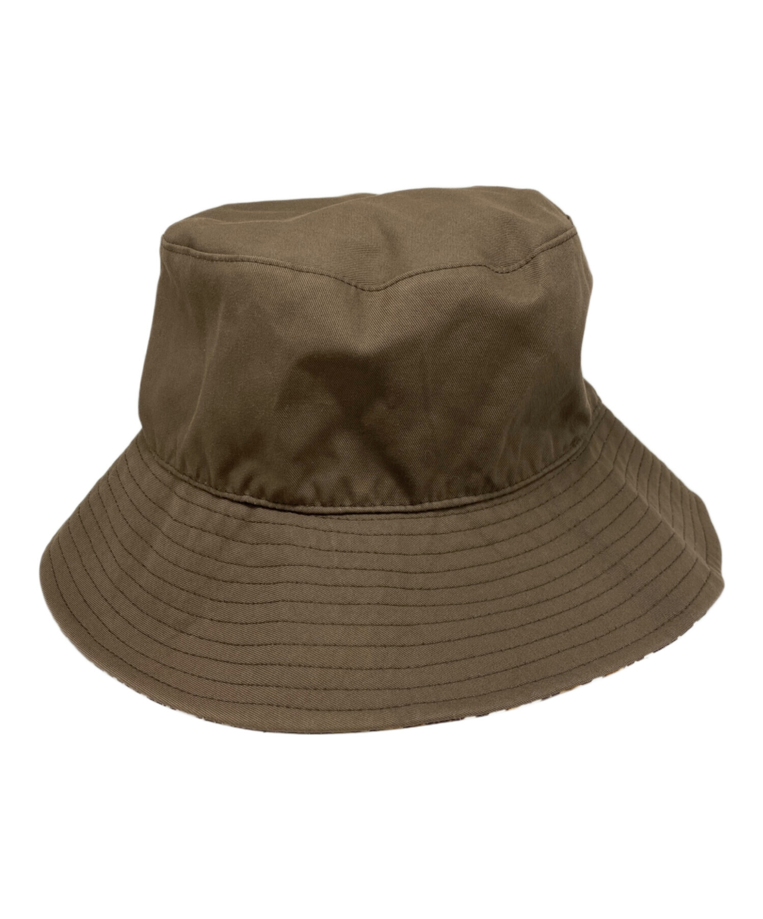 フェラガモバケットハット