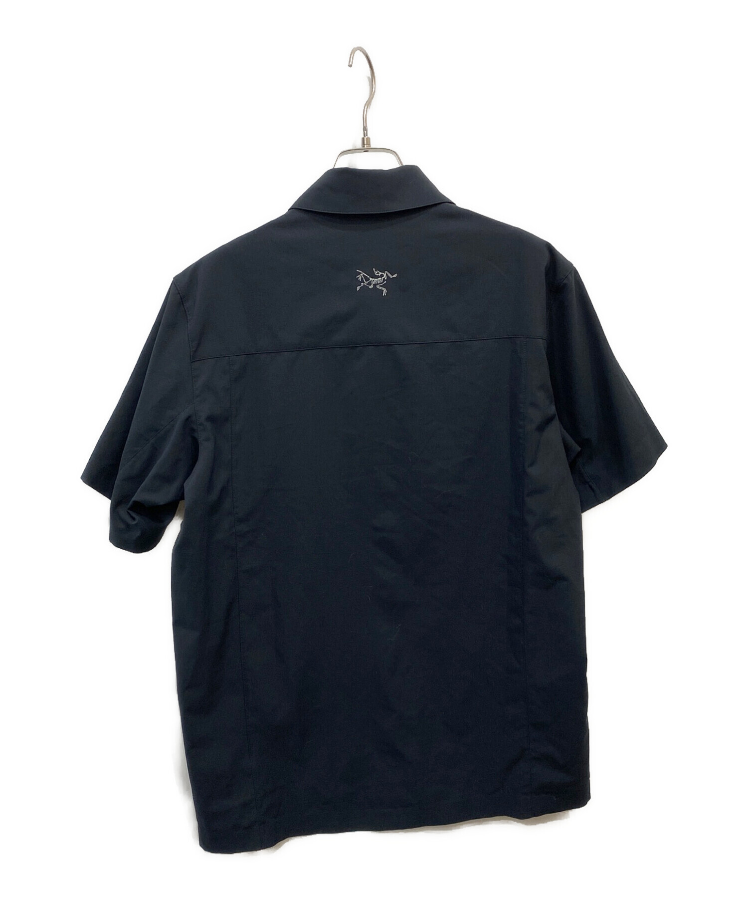 ARC'TERYX ブラック 半袖シャツ 中古・古着通販】ARC'TERYX (アークテリクス) ポケット付半袖シャツ