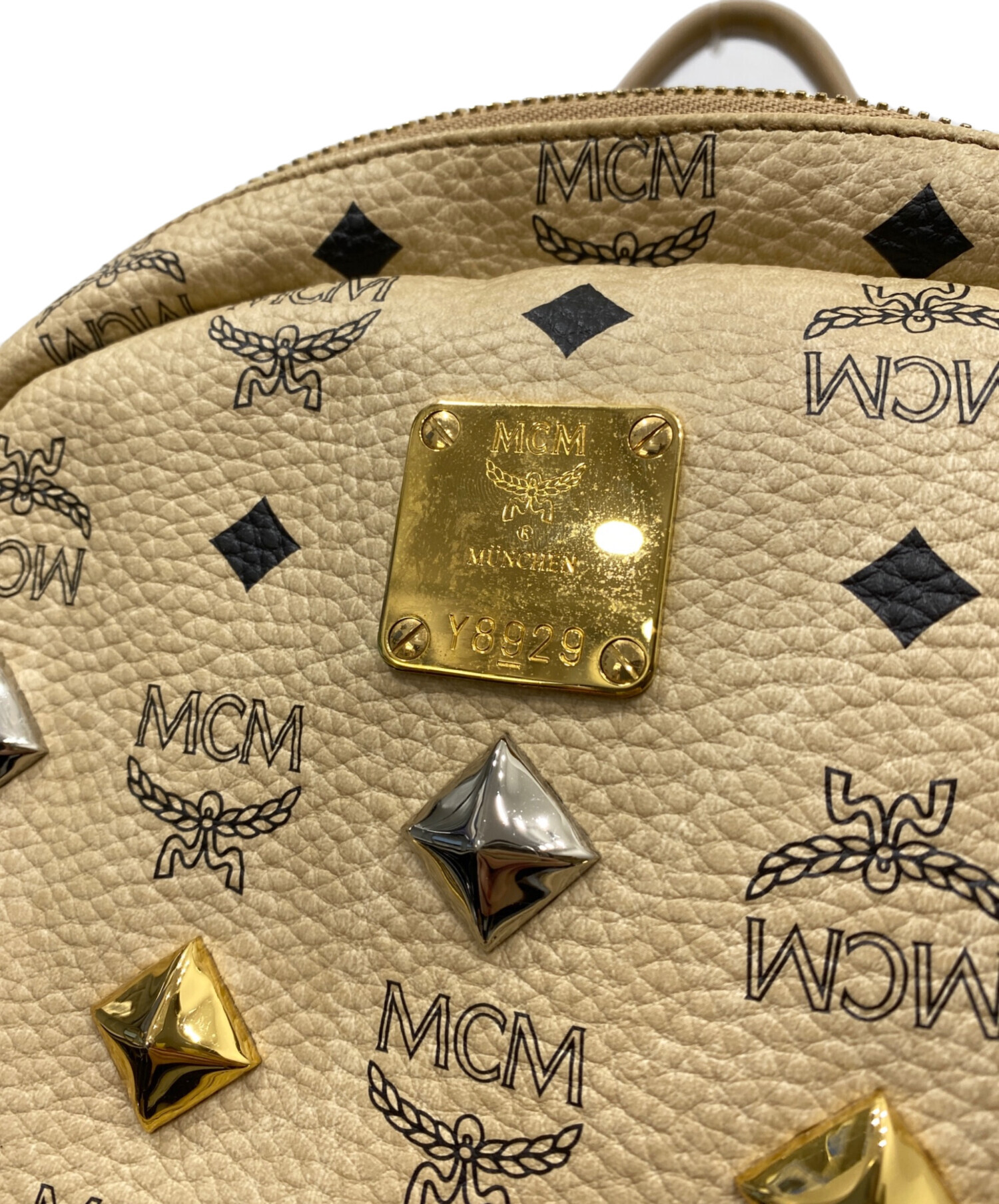 中古・古着通販】MCM (エムシーエム) ヴィセトスロゴグラムスタッズ