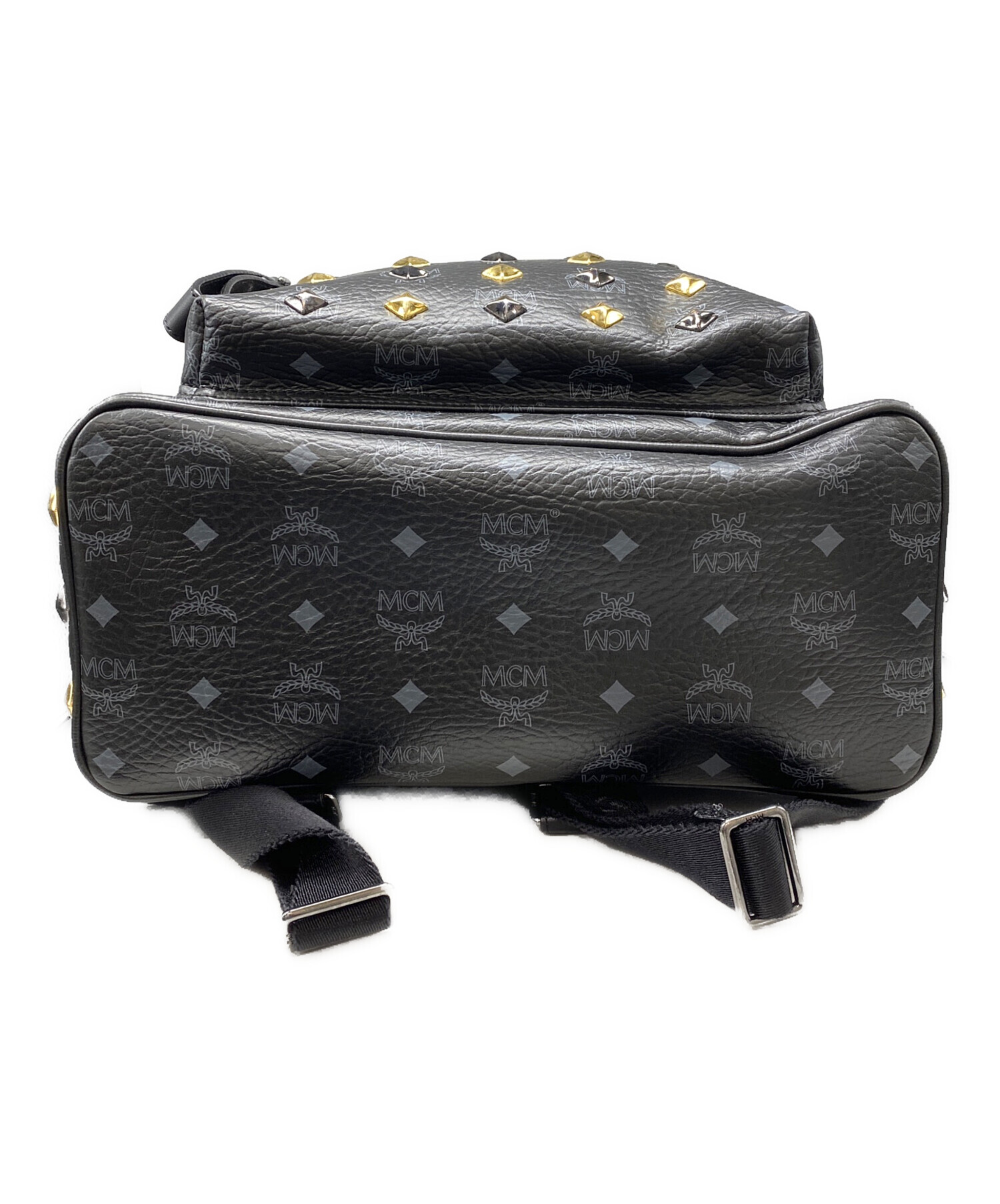 MCM スタッズ付き ブラックリュック 中古・古着通販】MCM (エムシーエム) ヴィセトスタッズリュック
