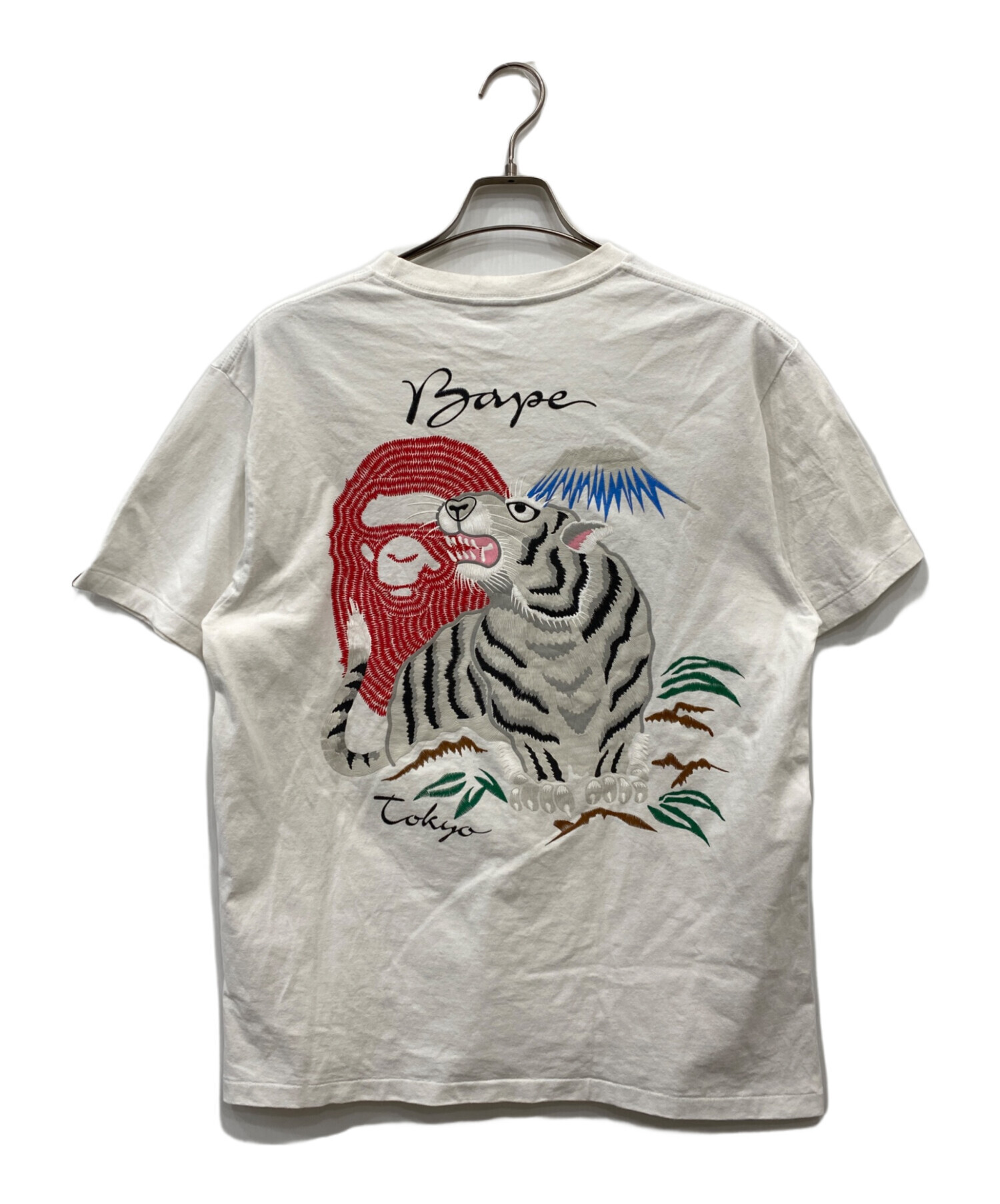 A BATHING APE - A BATHING APE BAPE アベイシングエイプ 001TEK801006M Tシャツ ホワイト サイズ L 美品 中古 4c074226 中古・古着通販】A BATHING APE (アベイシングエイプ) 刺繍Tシャツ