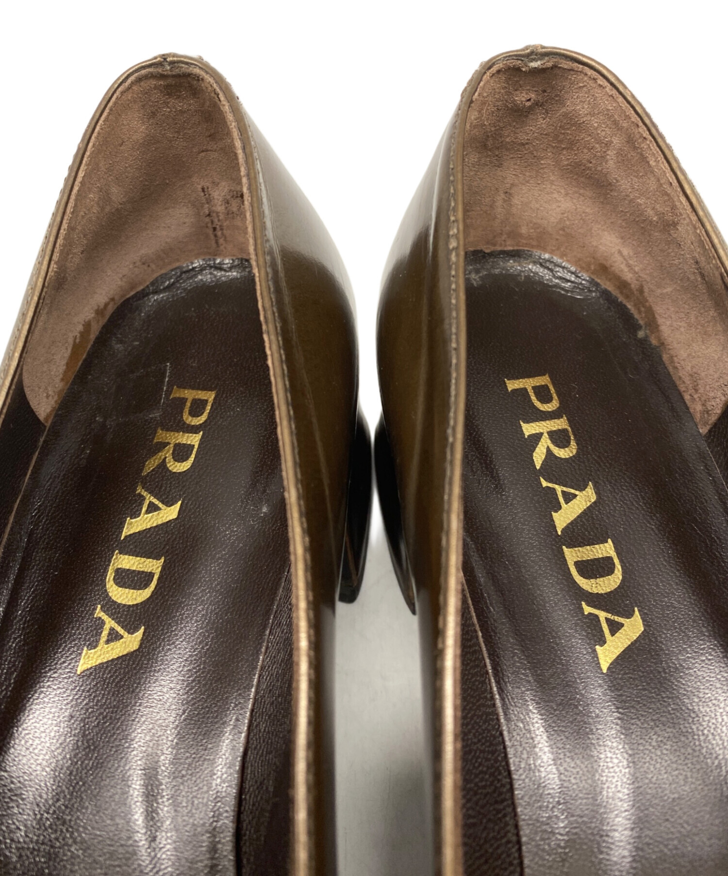 【美品】プラダ　パンプス　靴　キャップトゥ　ヒール　天然皮革　クロコ　イタリア製 中古・古着通販】PRADA (プラダ) ロゴプレート スクエアトゥ パンプス