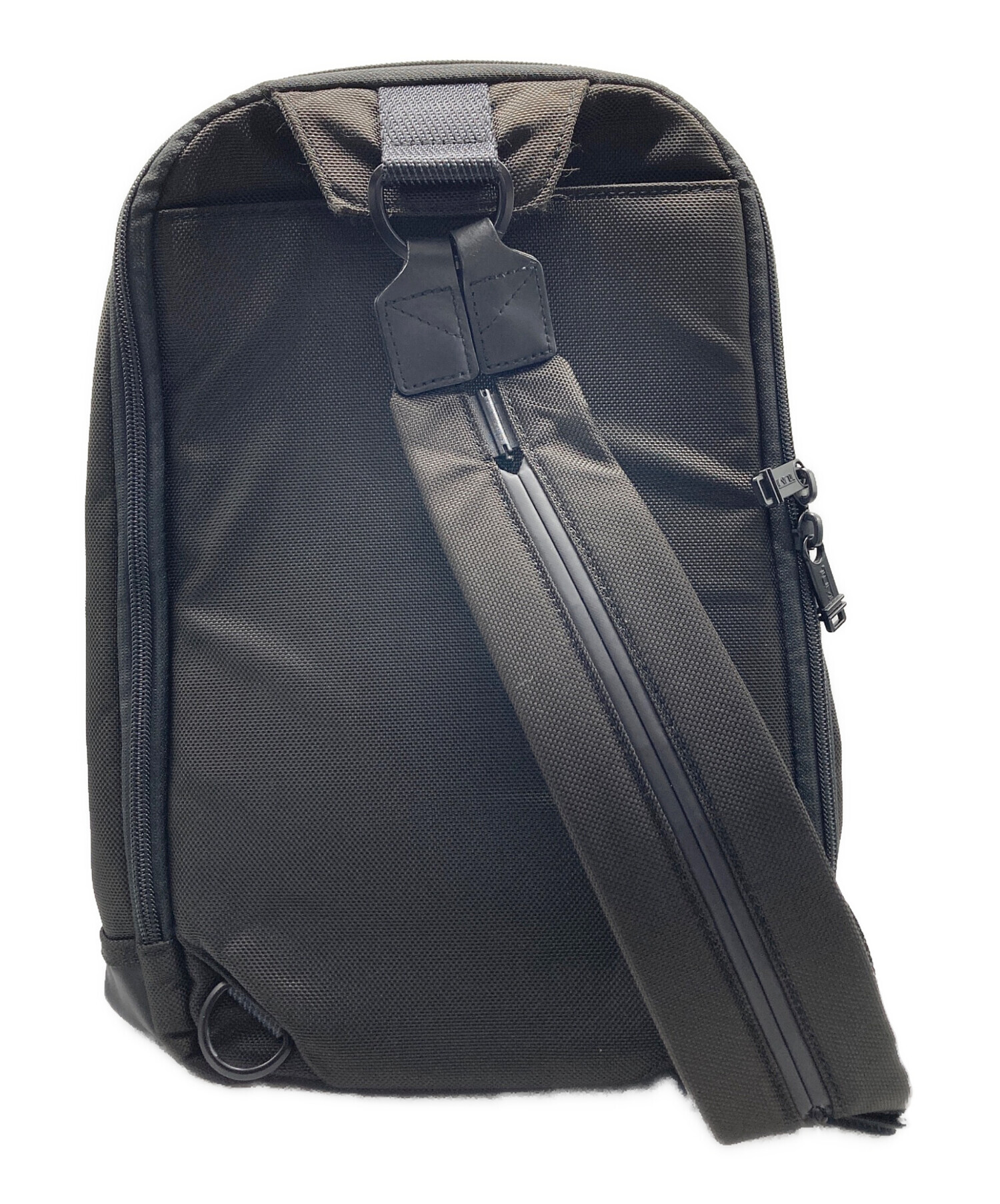 中古・古着通販】TUMI (トゥミ) ナイトスリングバッグ ブラック 