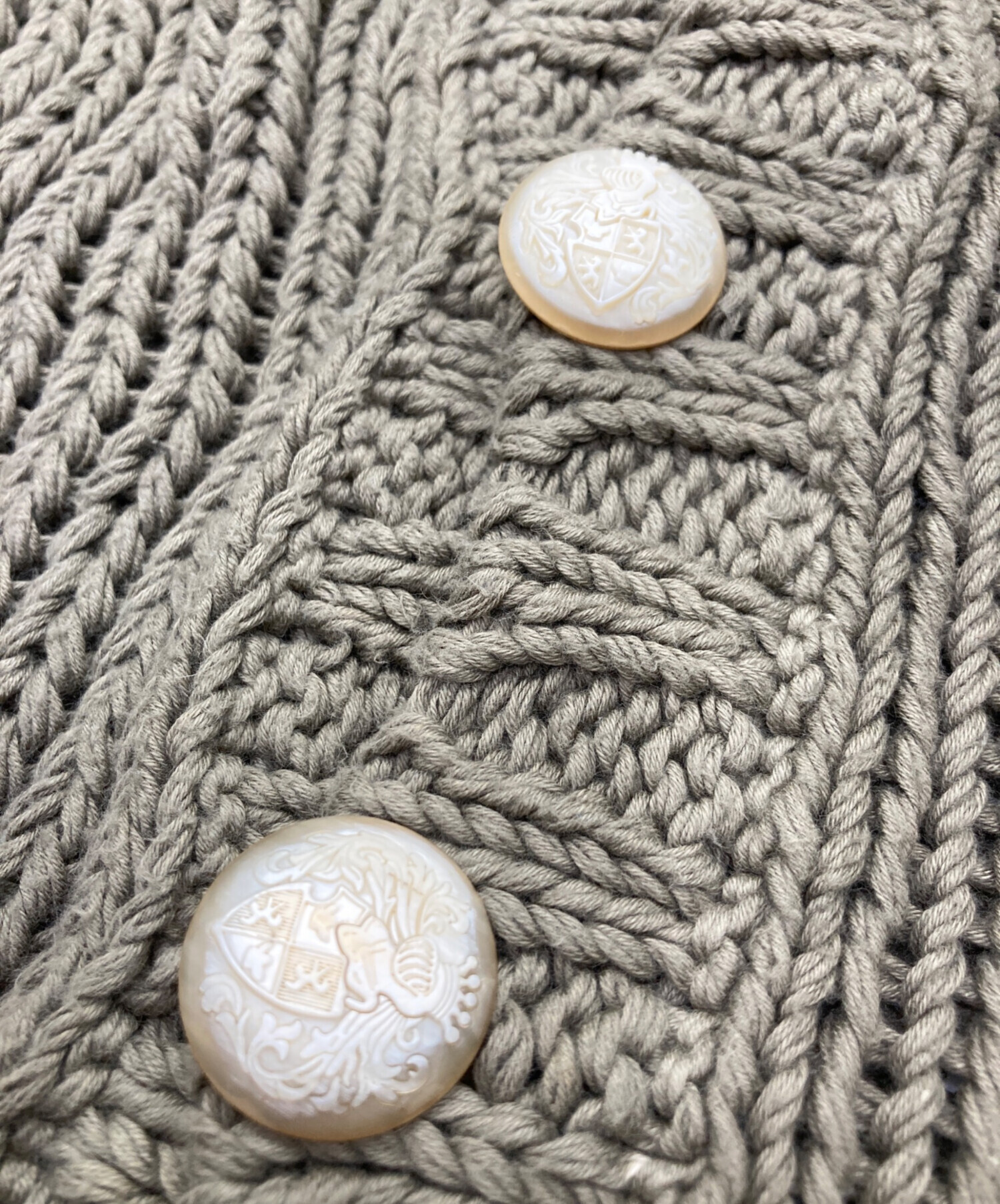 BALMAIN バルマン フランス製 赤xネイビー エンブレム 袖 切替ニット BALMAIN バルマン フランス製 赤xネイビー エンブレム 袖 切替