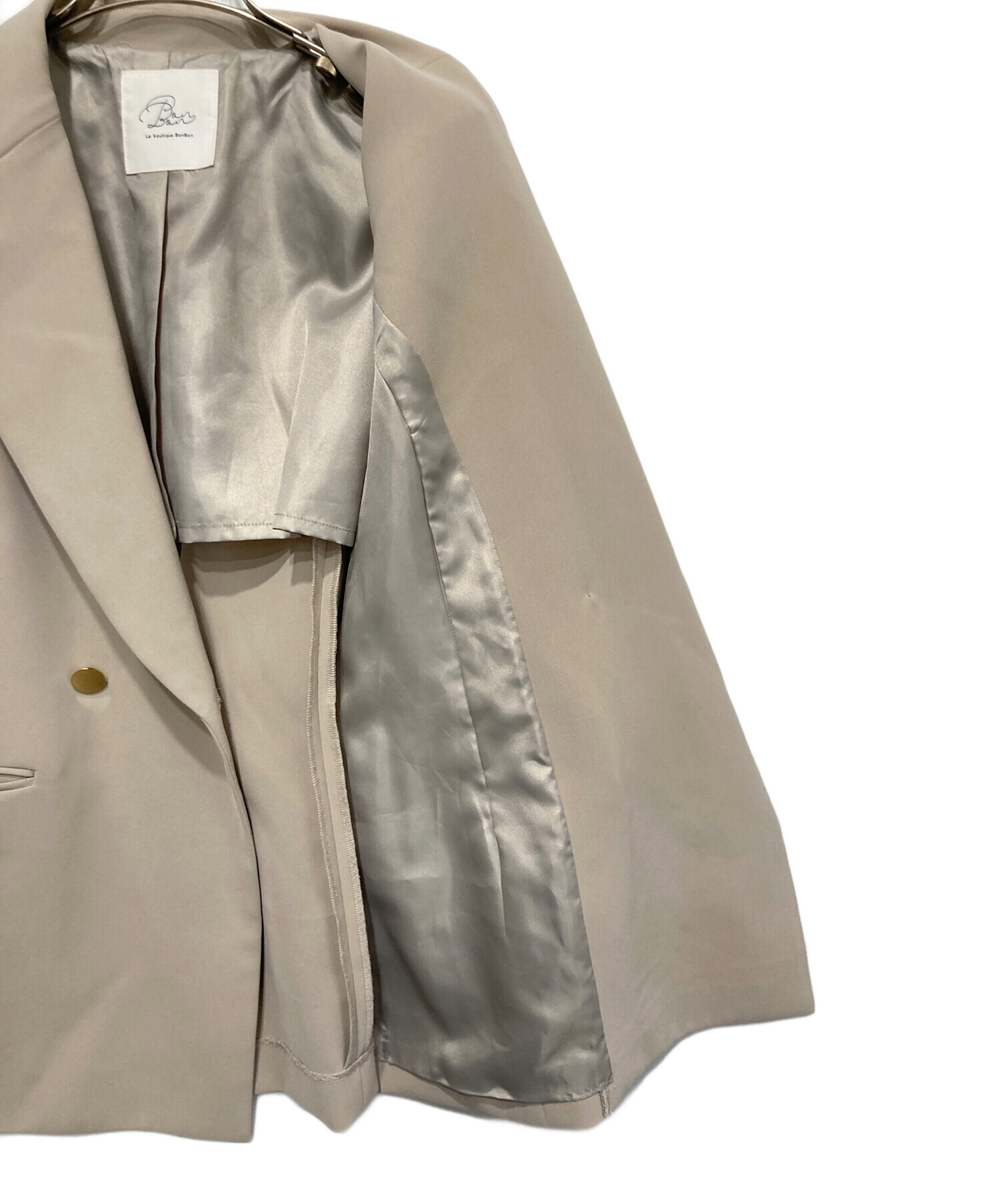 ラブティックボンボン　メタル釦ダブルジャケット　グレイッシュベージュ ラブティックボンボン メタル釦ダブルジャケット グレイッシュベージュ