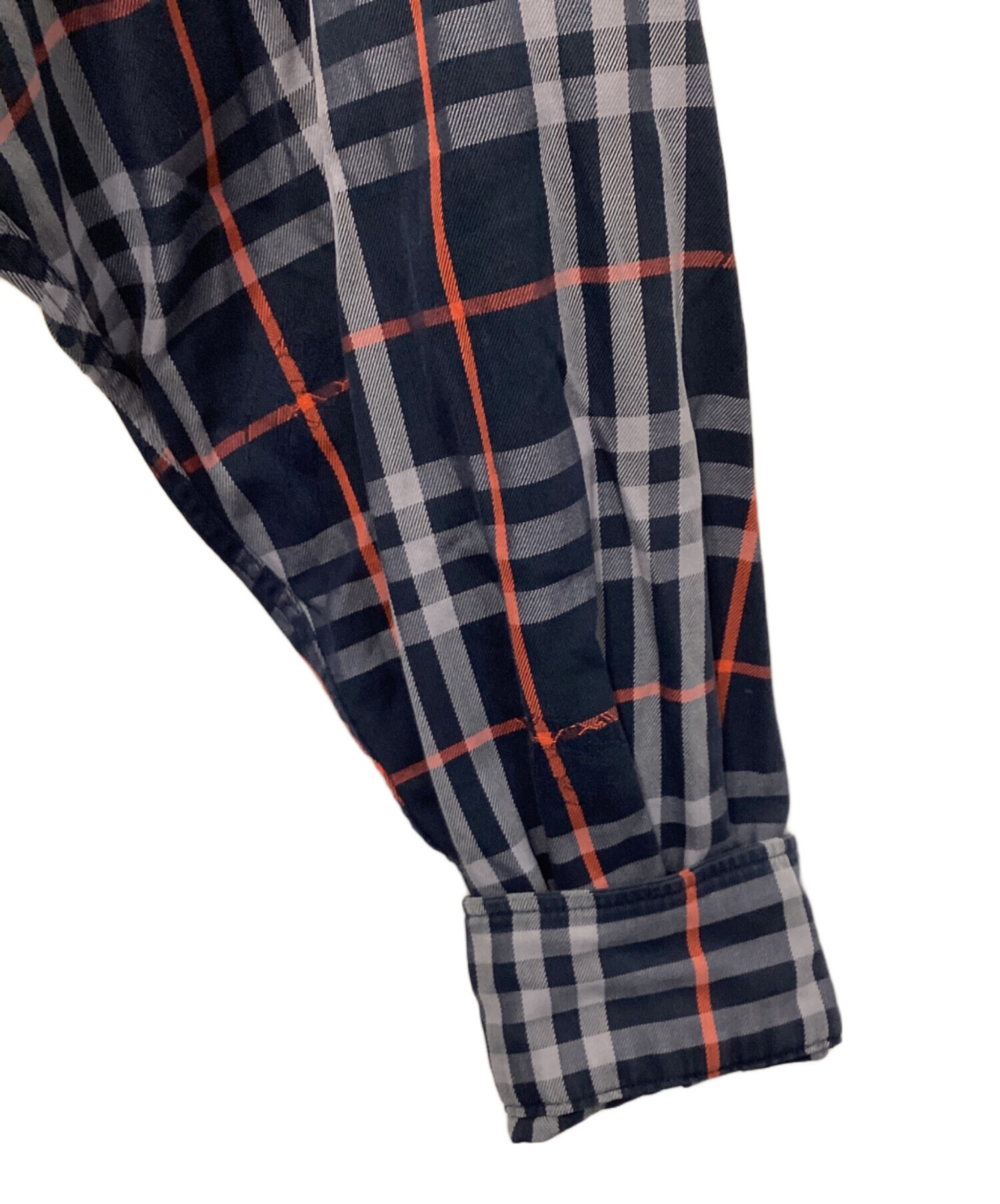 中古・古着通販】Burberry's (バーバリー) シャドーホース刺繍ノヴァ 中古・古着通販】Burberry's (バーバリー) シャドーホース刺繍ノヴァ