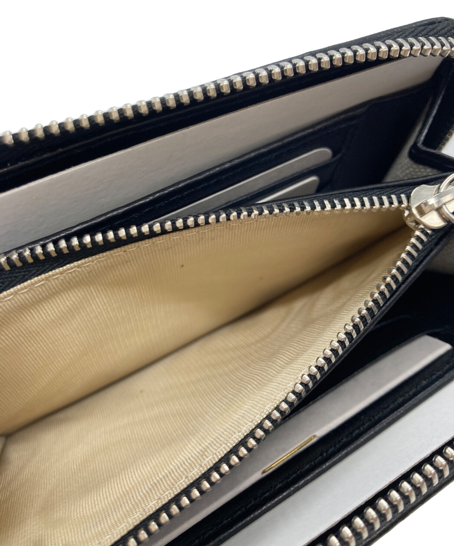 中古  JIMMY CHOO  ジミーチュウ  二つ折り財布  クリスタル 中古・古着通販】JIMMY CHOO (ジミーチュウ) 二つ折り財布 スター刺繍