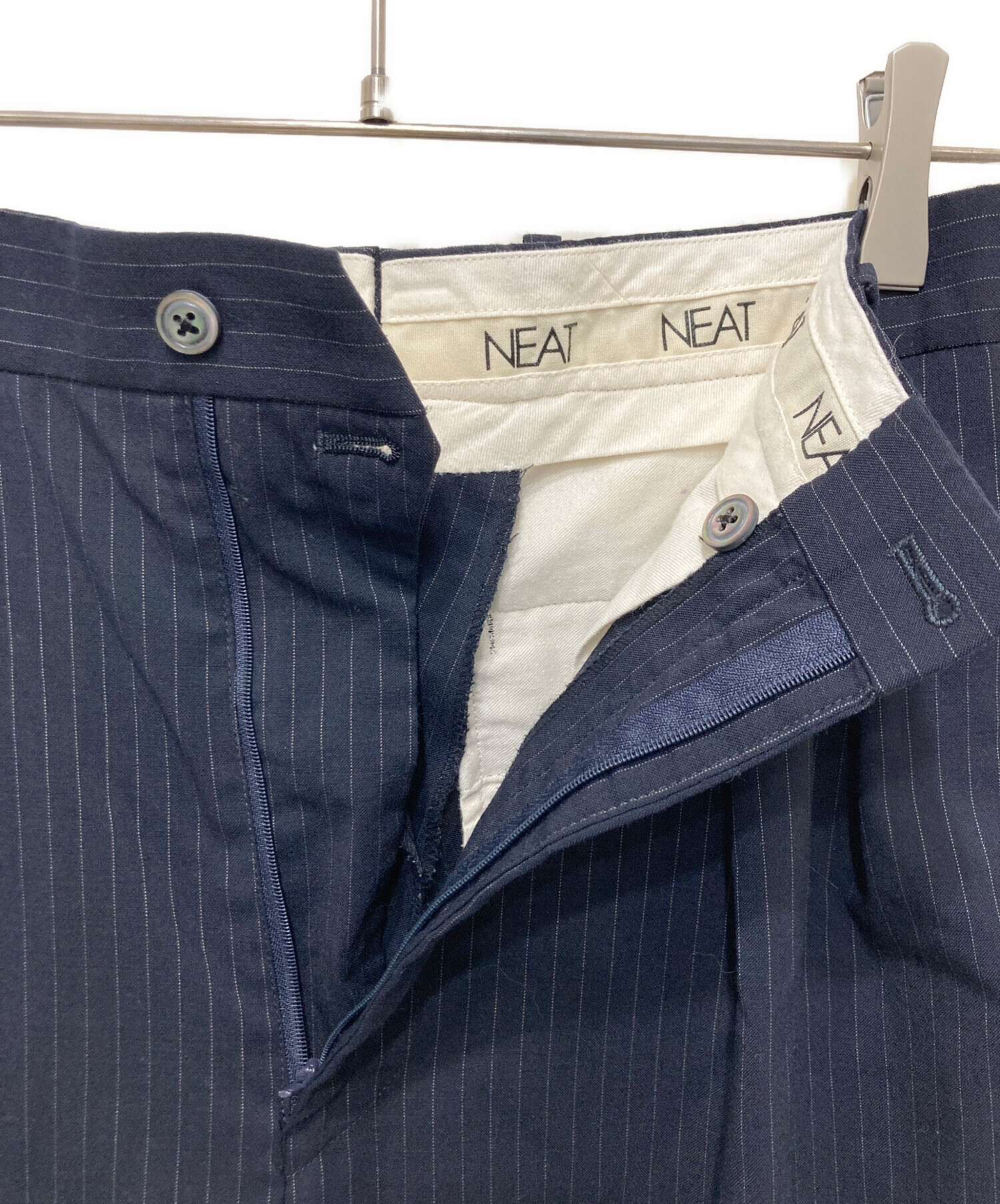 中古・古着通販】NEAT (ニート) 2タックストライプスラックス ネイビー