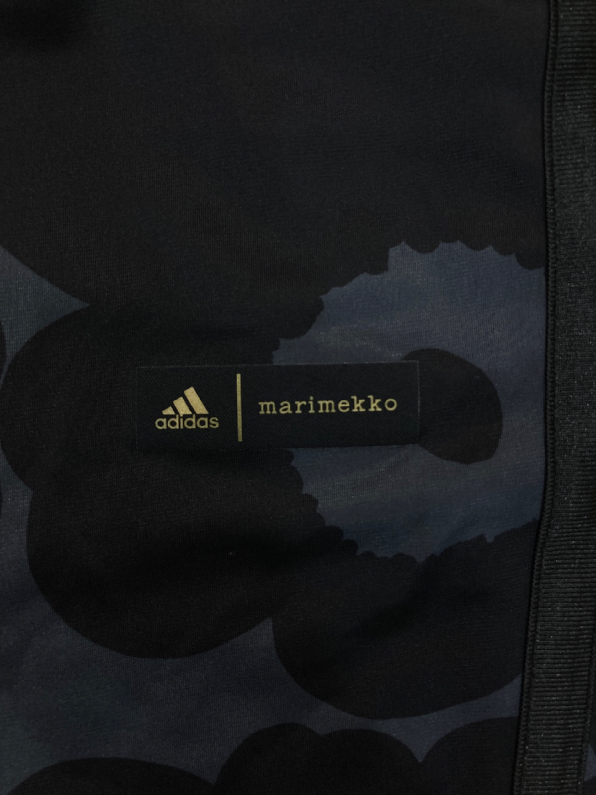 （即日発送）adidas × marimekko トラックパンツ　高級感　艶あり アディダス x マリメッコ 初の限定コレクションが登場