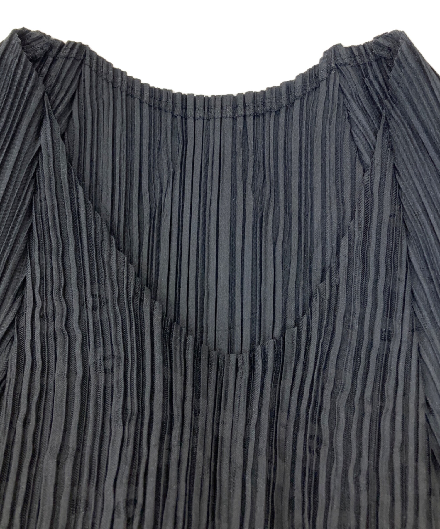 綺麗 イッセイミヤケ FETE プリーツ加工 ノースリーブトップス サイズ02 中古・古着通販】ISSEY MIYAKE FETE (イッセイミヤケフェット