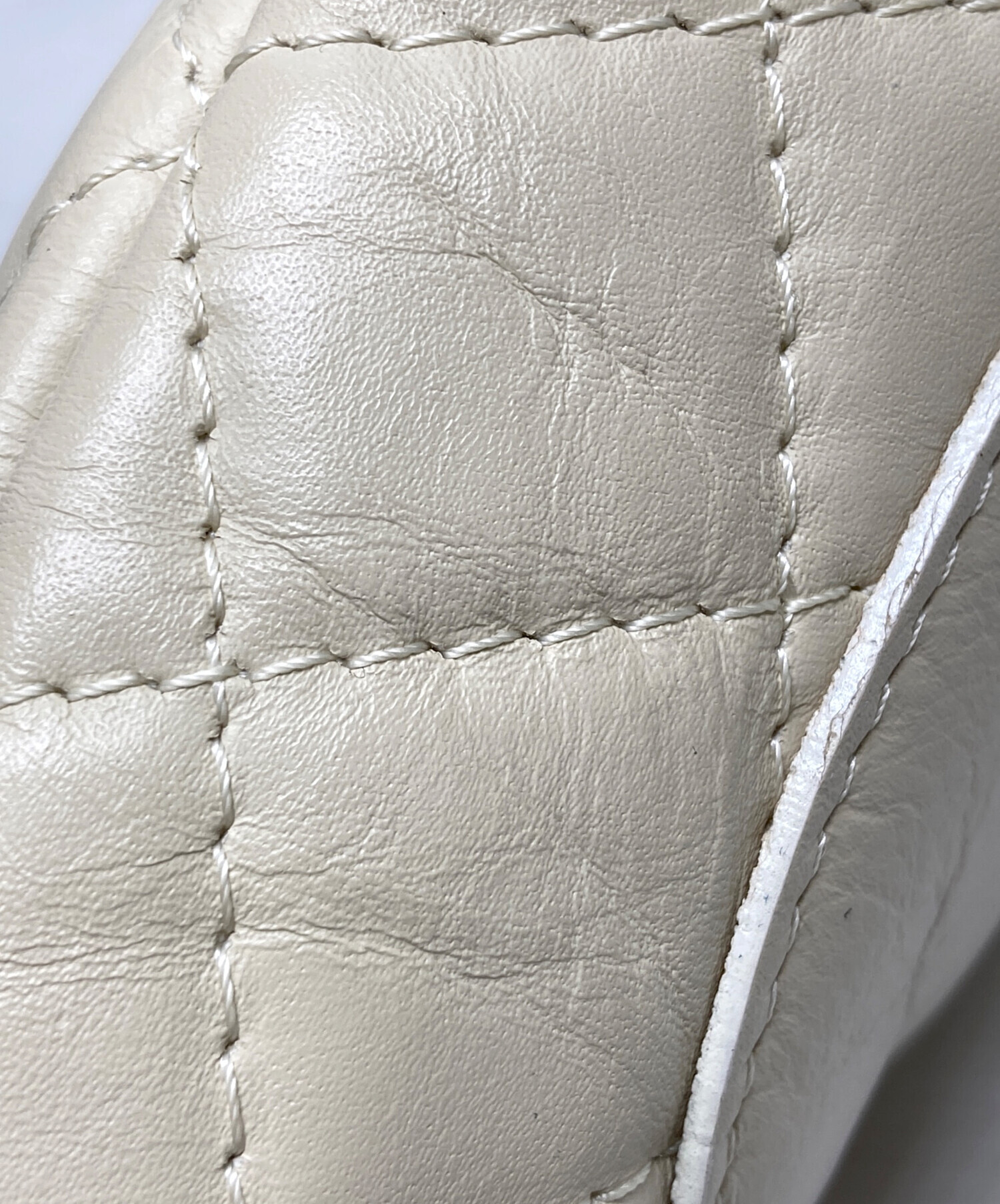 超美品！オウレンティ　レザーボディバッグ　アイボリー 超美品！オウレンティ レザーボディバッグ アイボリー