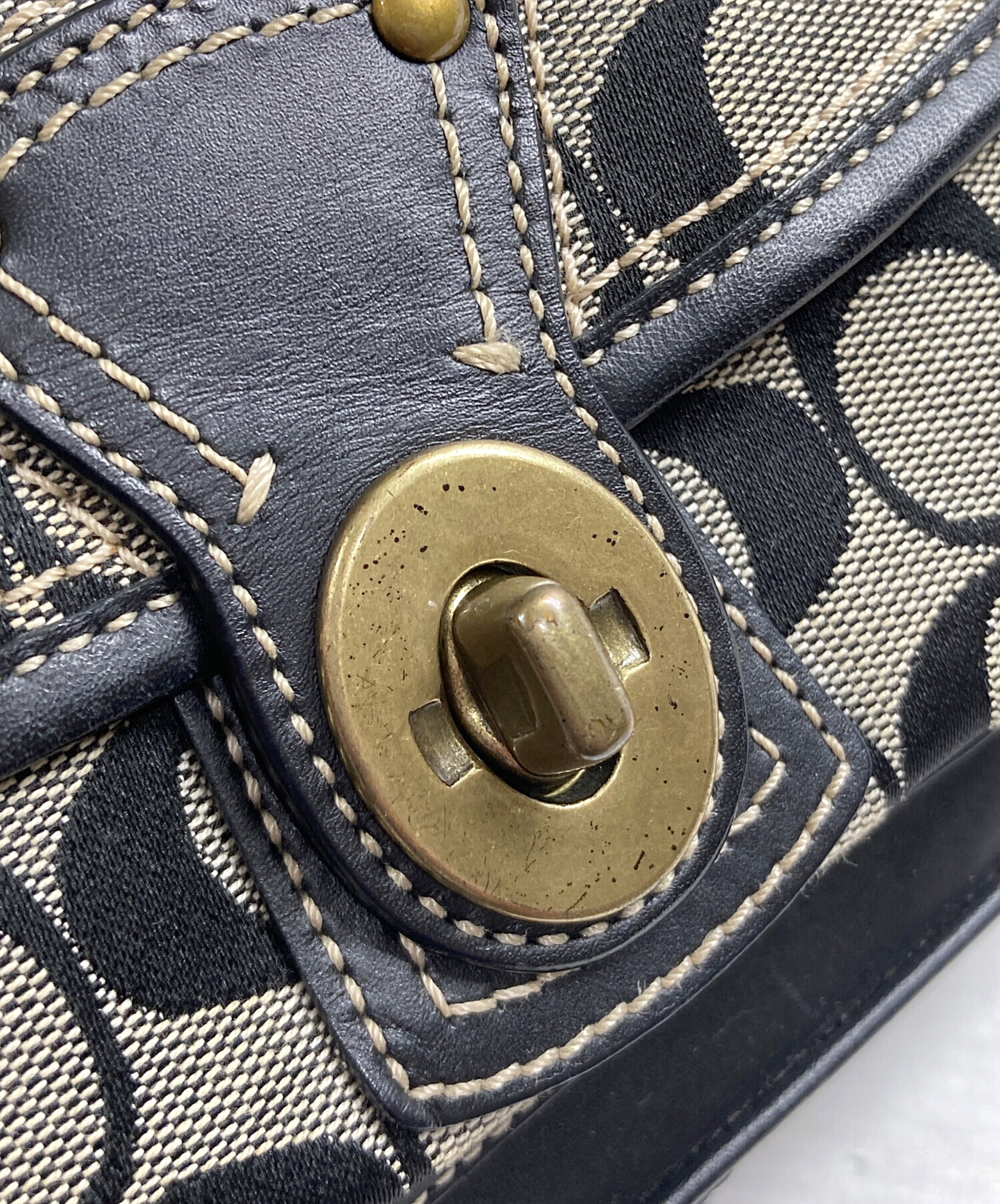 中古・古着通販】COACH (コーチ) シグネチャーターンロックショルダー