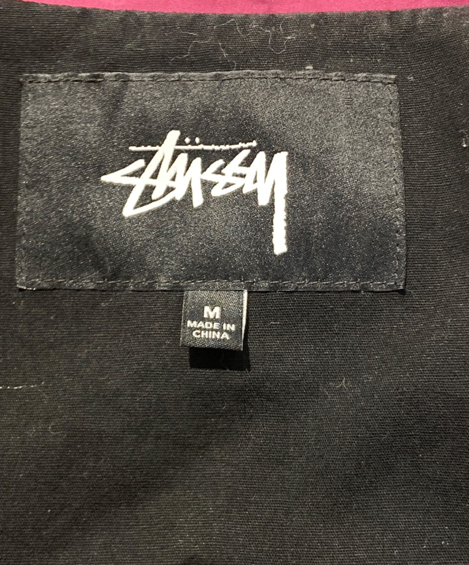 【8/17値下げ】STUSSY コーチジャケット ブラック ピンクロゴ Mサイズ 中古・古着通販】stussy (ステューシー) コーチジャケット パープル