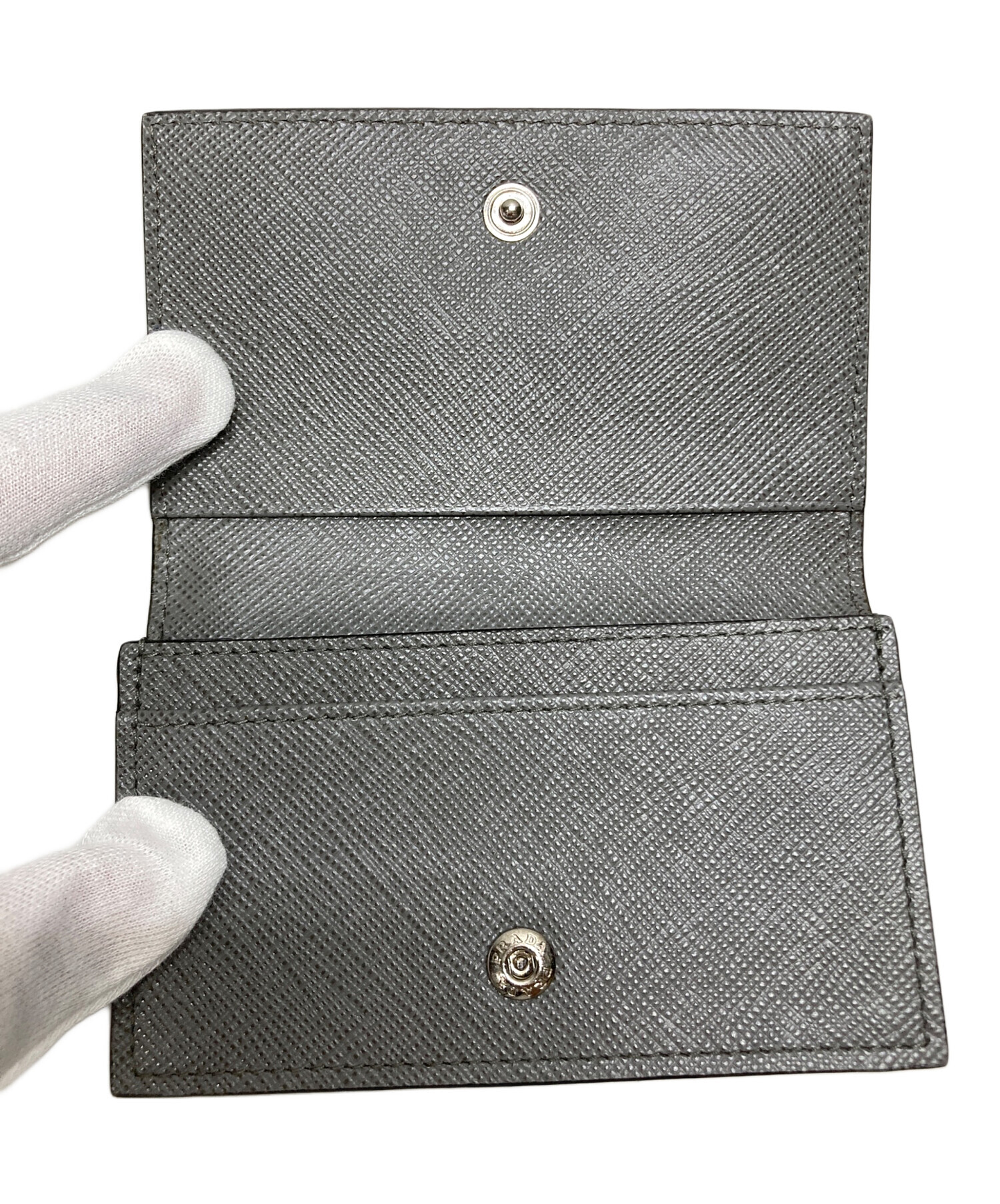 プラダ　名刺入れ　本日処分 中古・古着通販】PRADA (プラダ) 名刺入れ グレー｜ブランド・古着通販