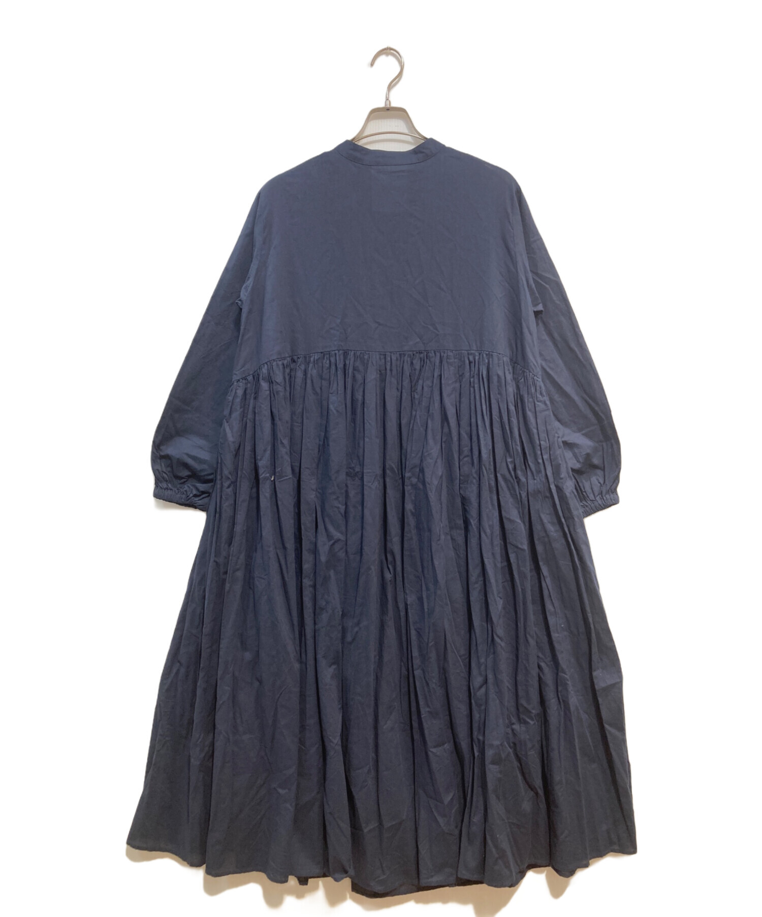 ビアズリー BEARDSLEY ネイビー ギャザーロングワンピース 中古・古着通販】BEARDSLEY (ビアズリー) ギャザーワンピース ネイビー