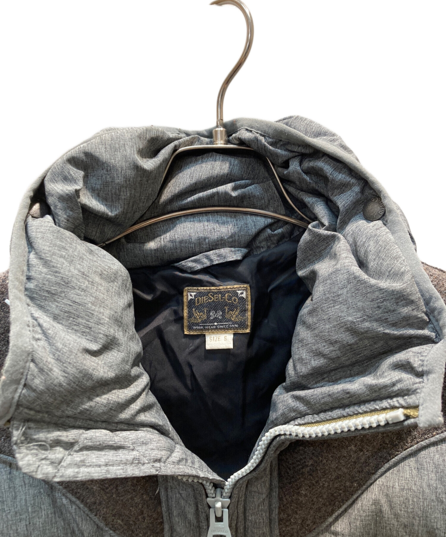DIESEL フード付きグレー ダウンジャケット 中古・古着通販】DIESEL (ディーゼル) ダウンジャケット グレー サイズ