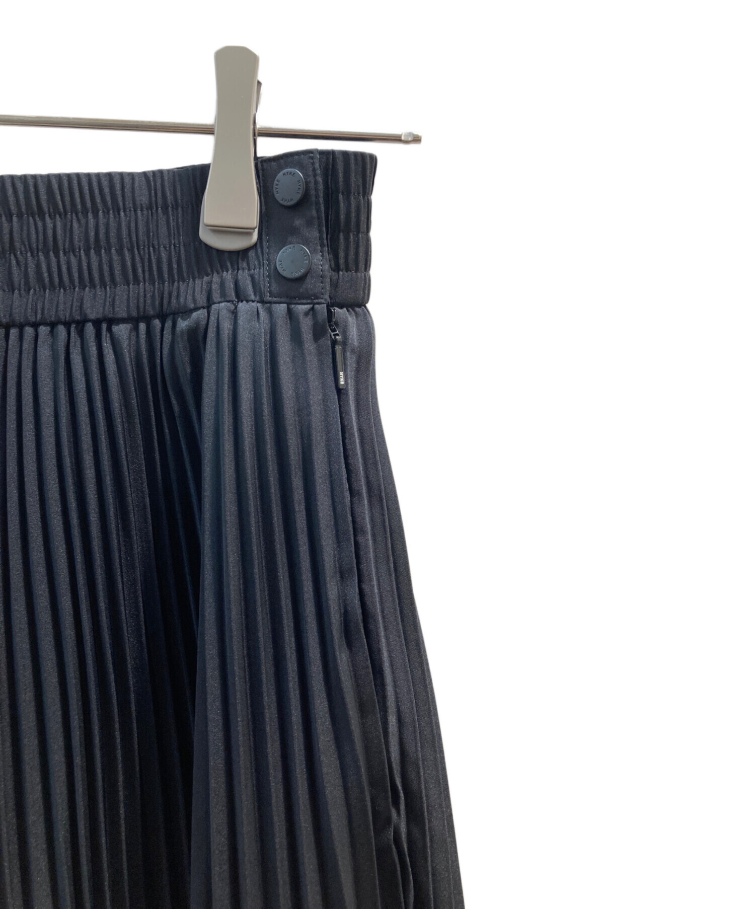 中古・古着通販】HYKE (ハイク) Taffeta Pleated skirt ブラック