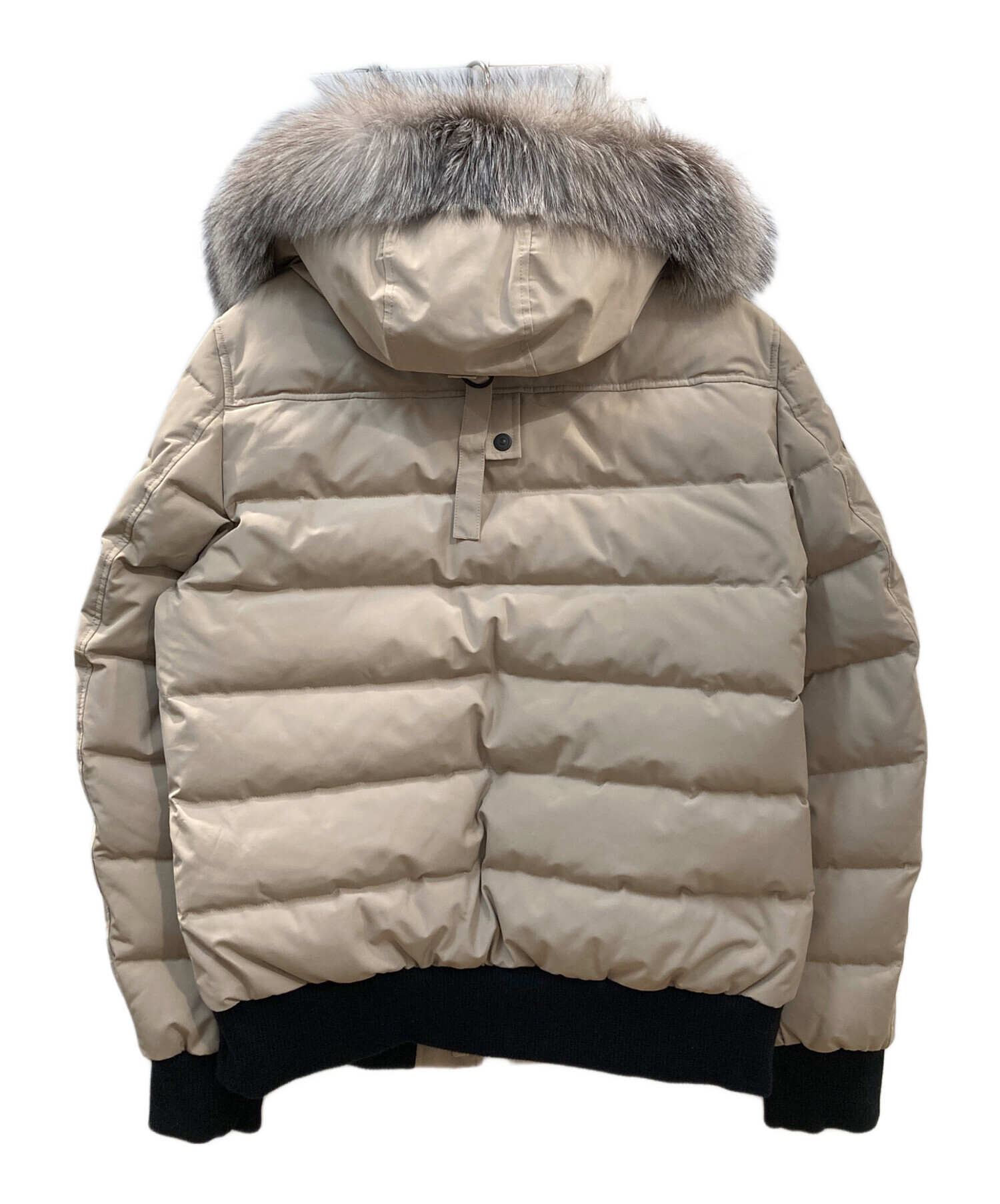 MOOSE KNUCKLES ベージュ ダウンジャケット ブラックのファーカラー