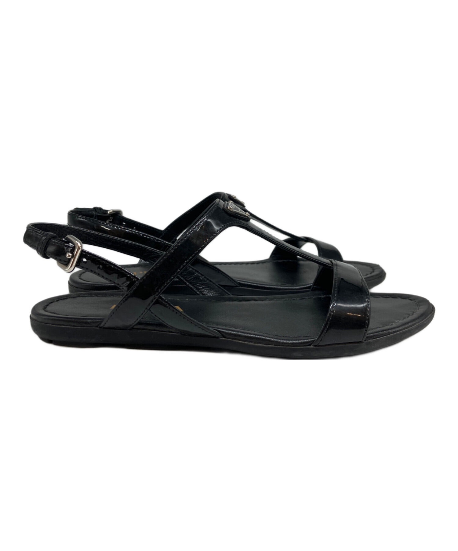PRADA トライアングルロゴパテントレザー フラットサンダル 37ハーフ未使用 中古・古着通販】PRADA (プラダ) トライアングルロゴ パテントレザー