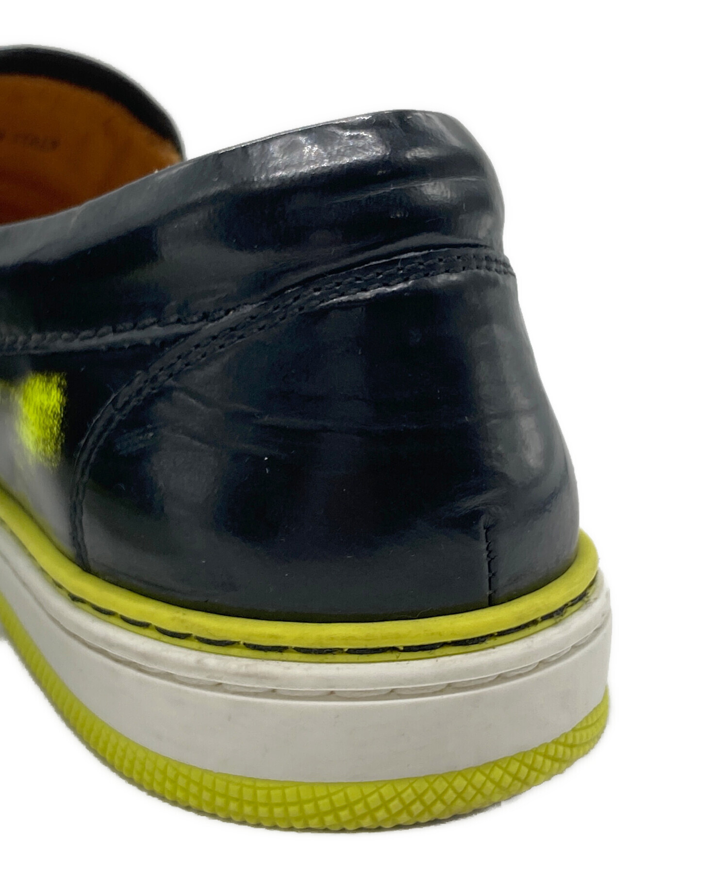 【未使用品】 ジミーチュウ スタッズ レザー ケース イエロー　シボ 中古・古着通販】JIMMY CHOO (ジミーチュウ) スタッズスリッポン