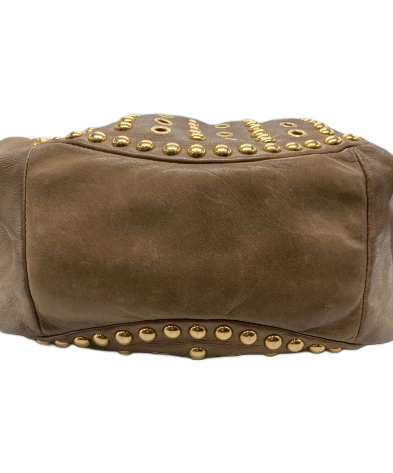 MIU MIU スタッズショルダーバッグ ベージュ 中古・古着通販】MIU MIU (ミュウミュウ) スタッズ レザーワン