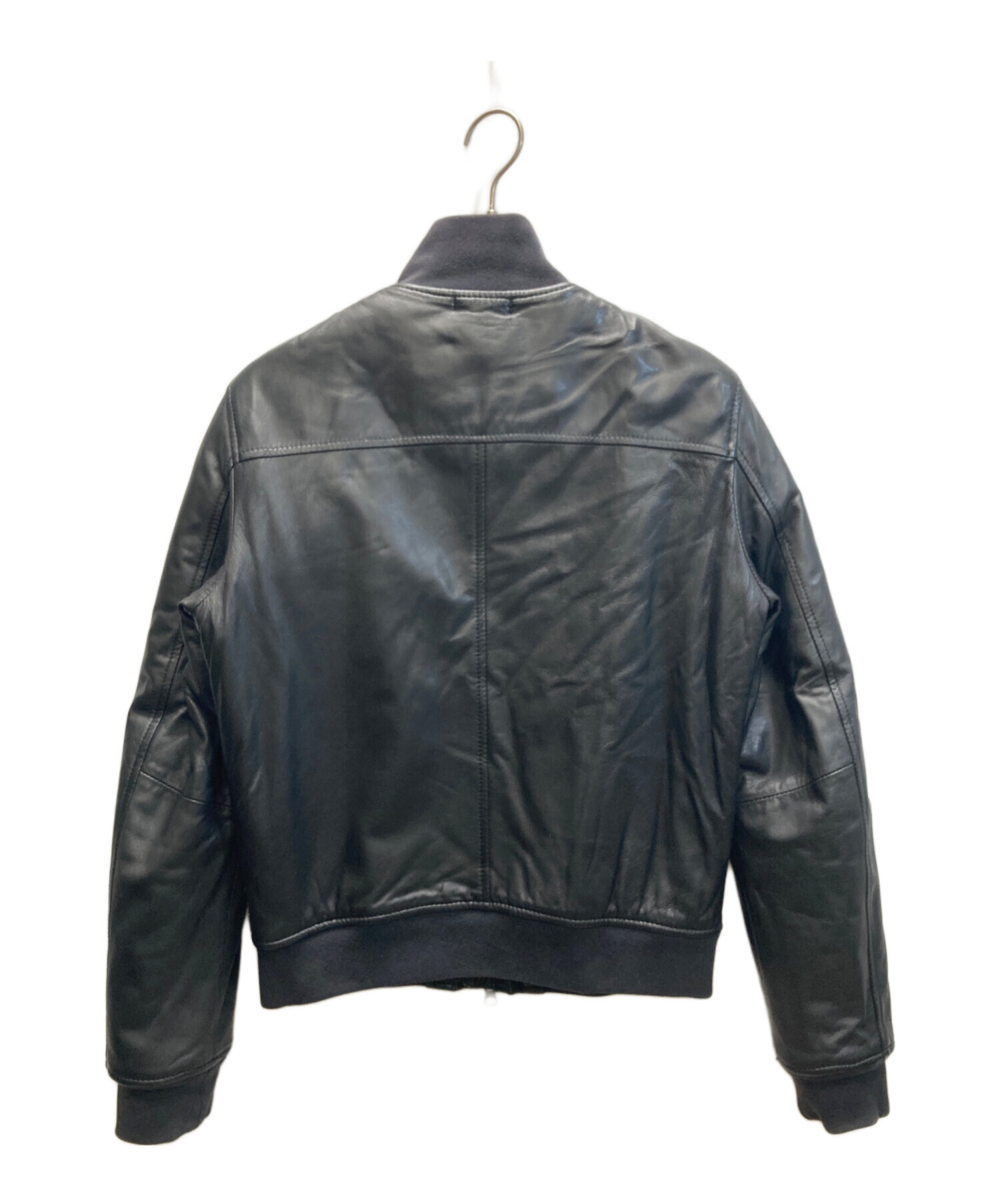 ARMANI JEANS レザーライダースジャケット M 春夏向けパンチング加工 ARMANI JEANS レザーライダースジャケット M 春夏向けパンチング加工