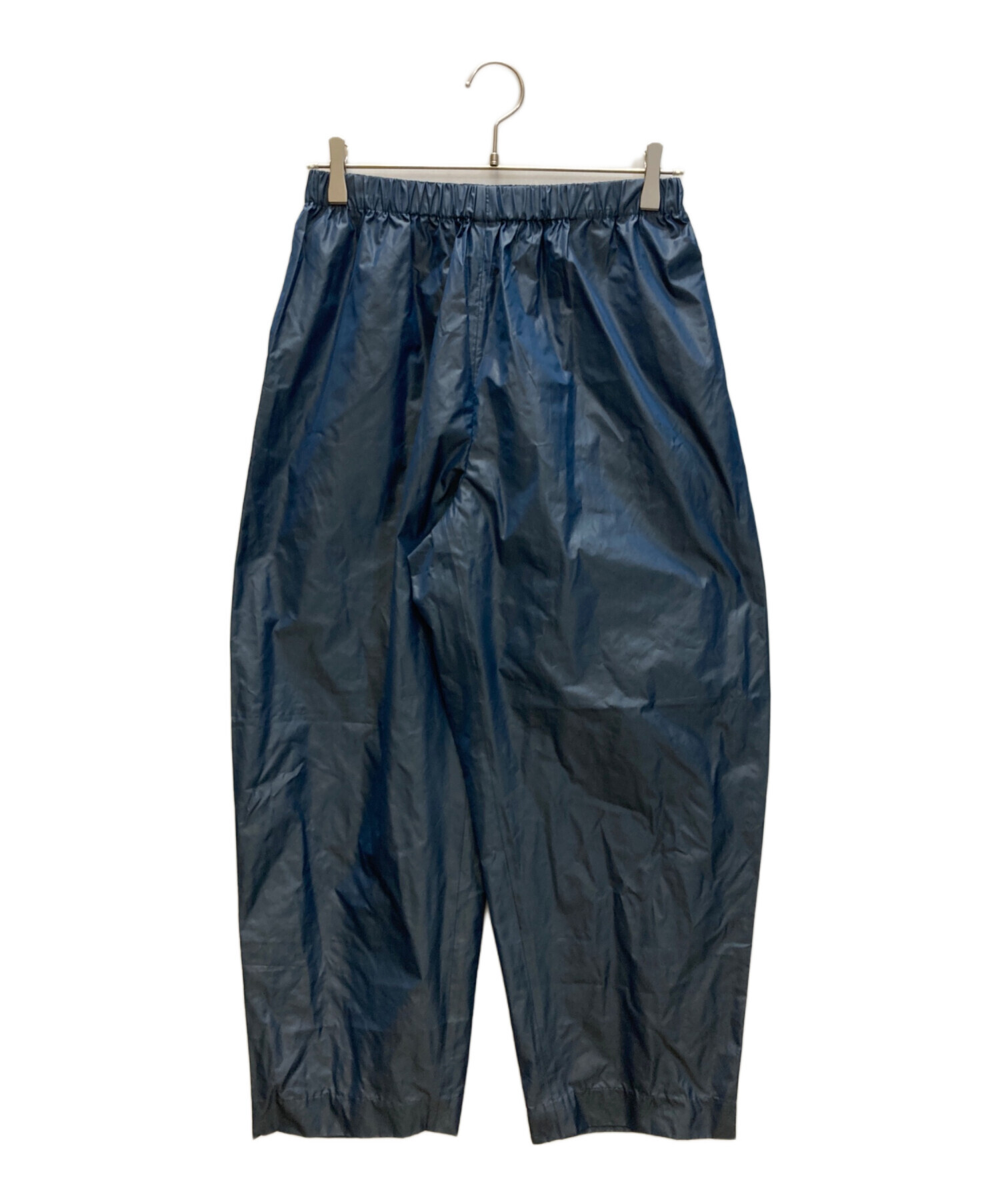 ✨️45R✨️新品タグ付き✨️ネイビー クロップド丈パンツ 中古・古着通販】LOEFF (ロエフ) グロッシー タフタ クロップドパンツ