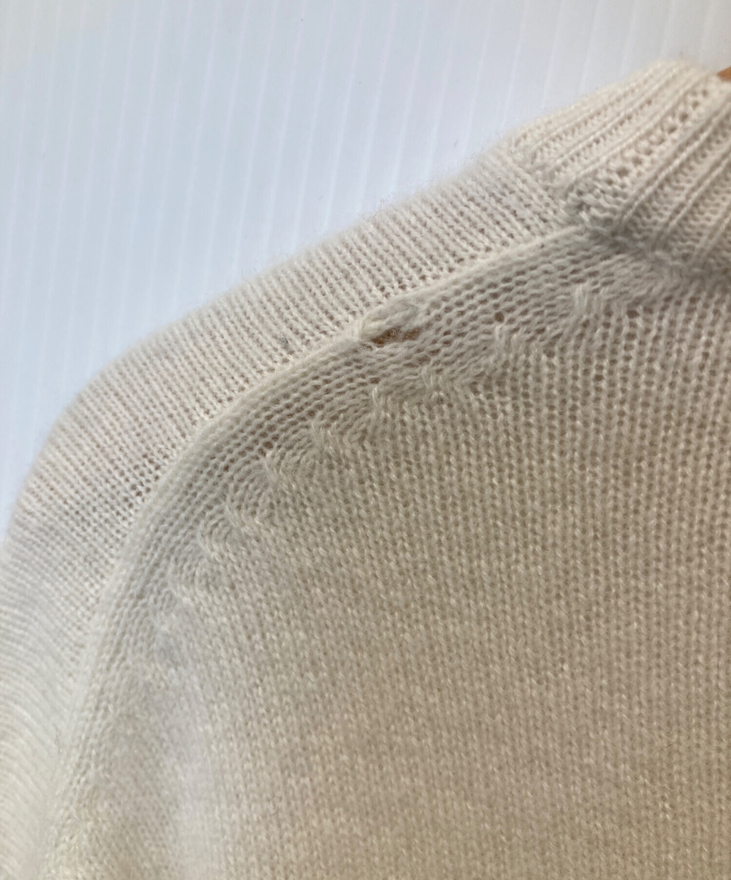 中古・古着通販】GUCCI (グッチ) 袖ロゴカシミヤニット アイボリー