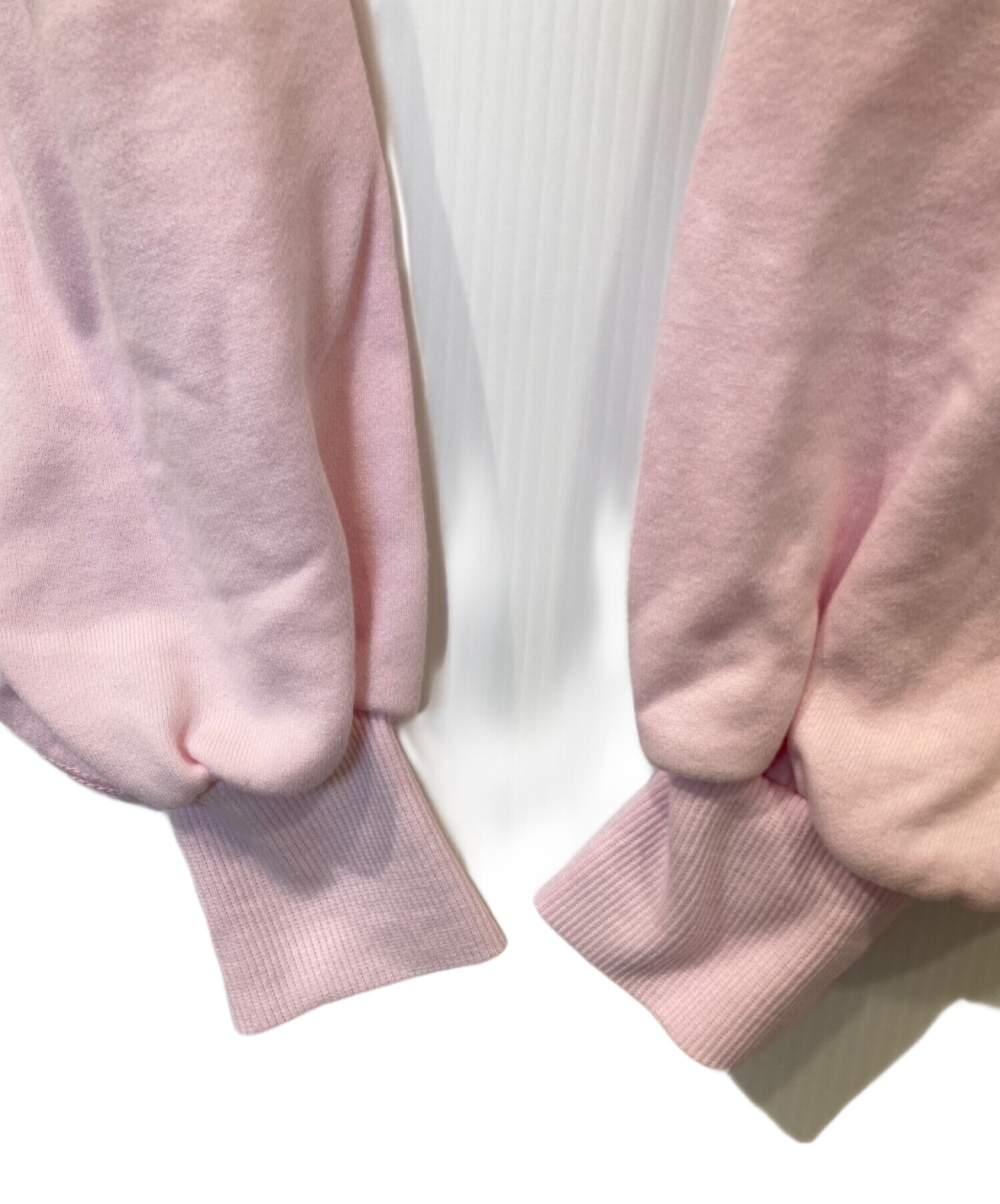 中古・古着通販】Ameri (アメリ) LITTLE V GUSSET SHORT SWEAT 中古・古着通販】Ameri (アメリ) LITTLE V GUSSET SHORT SWEAT