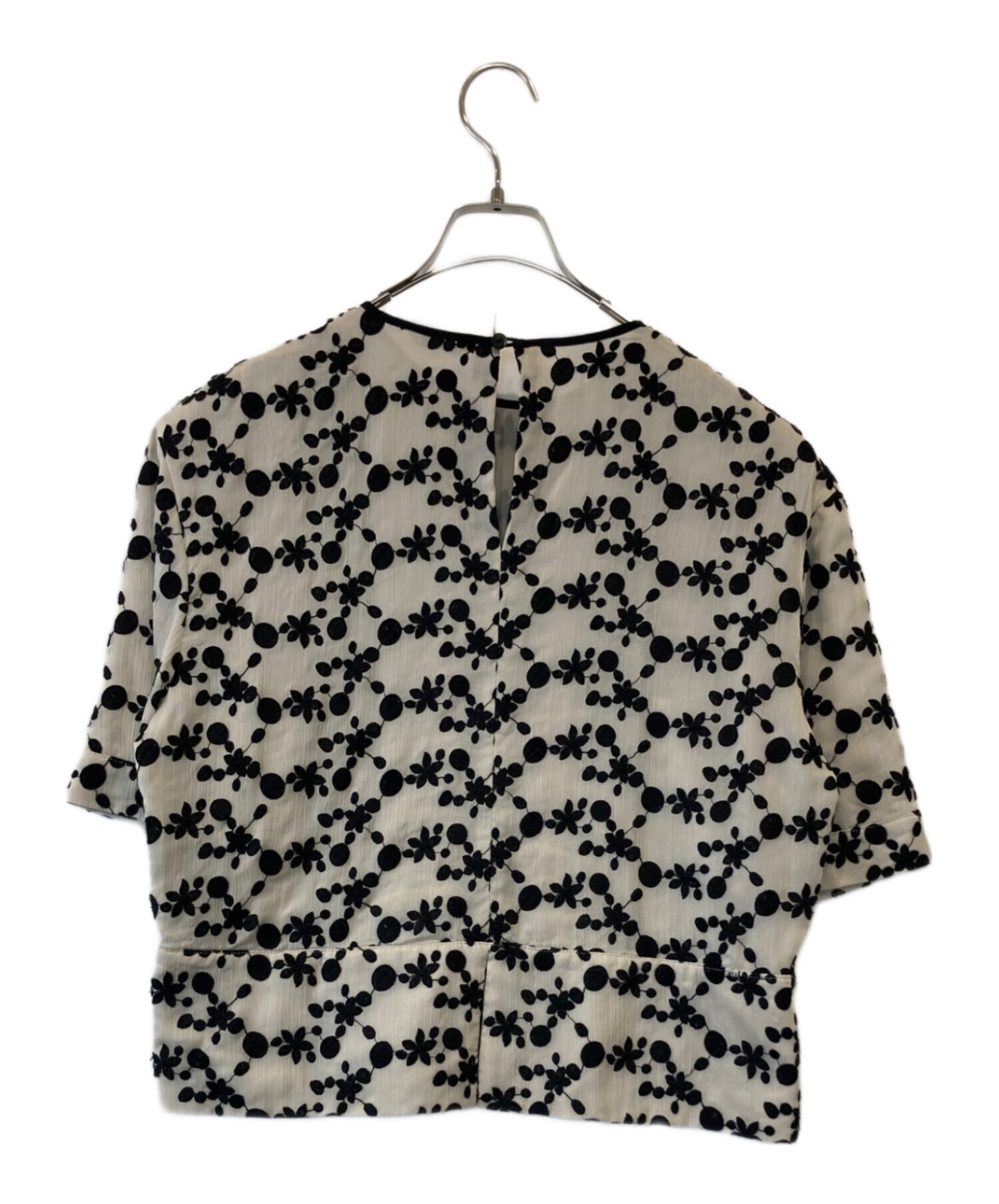 中古・古着通販】CLANE (クラネ) エンブロイダリーフラワートップス 