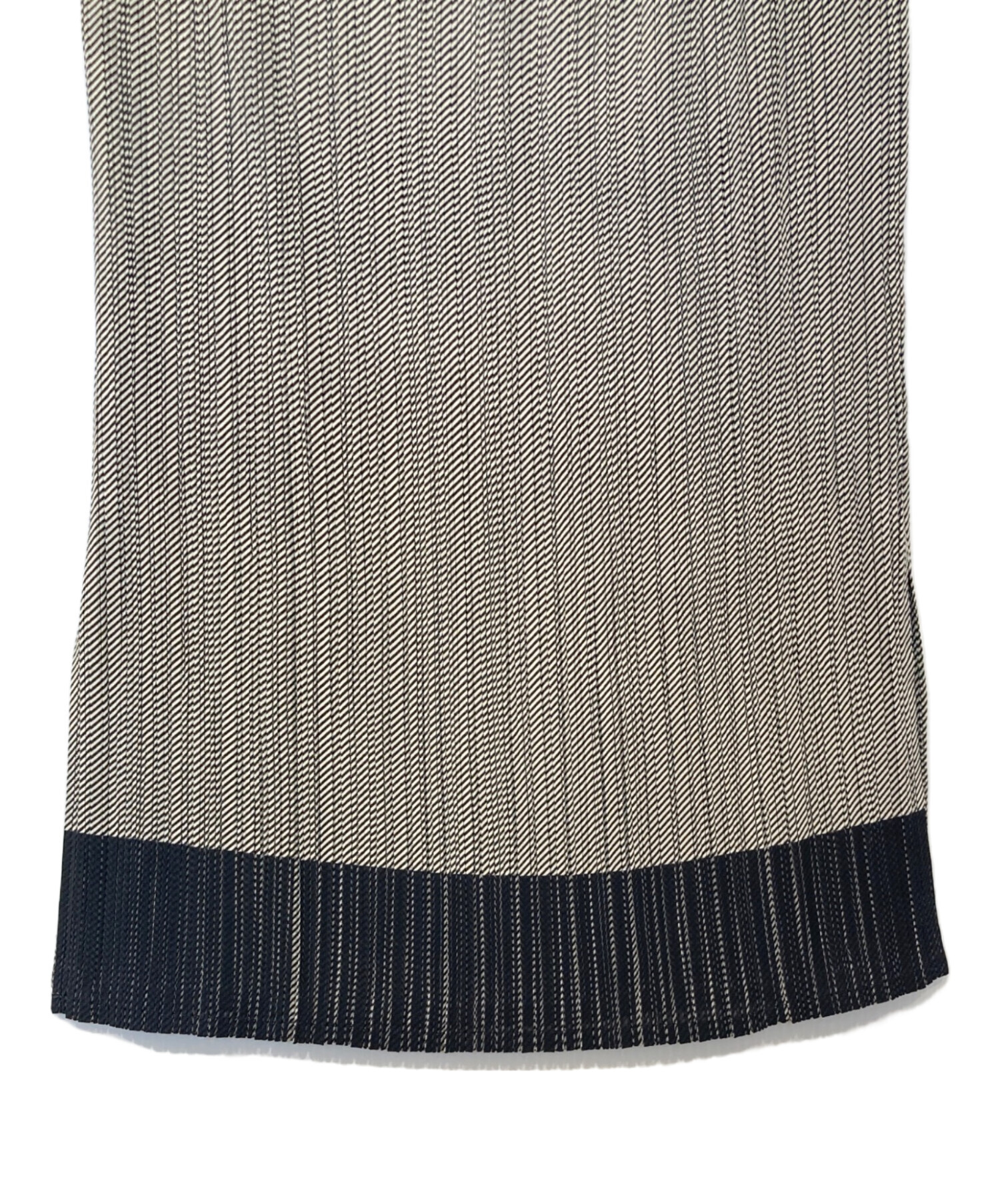 ISSEI MIYAKE FETE プリーツスカート 中古・古着通販】ISSEY MIYAKE FETE (イッセイミヤケフェット) サイド