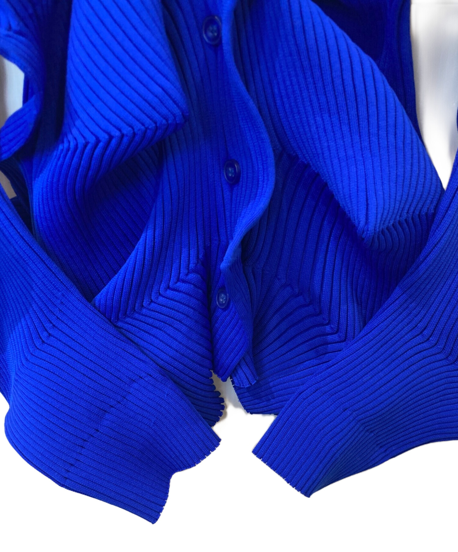 中古・古着通販】JNBY (ジェイエヌビーワイ) V neck Curved 3D