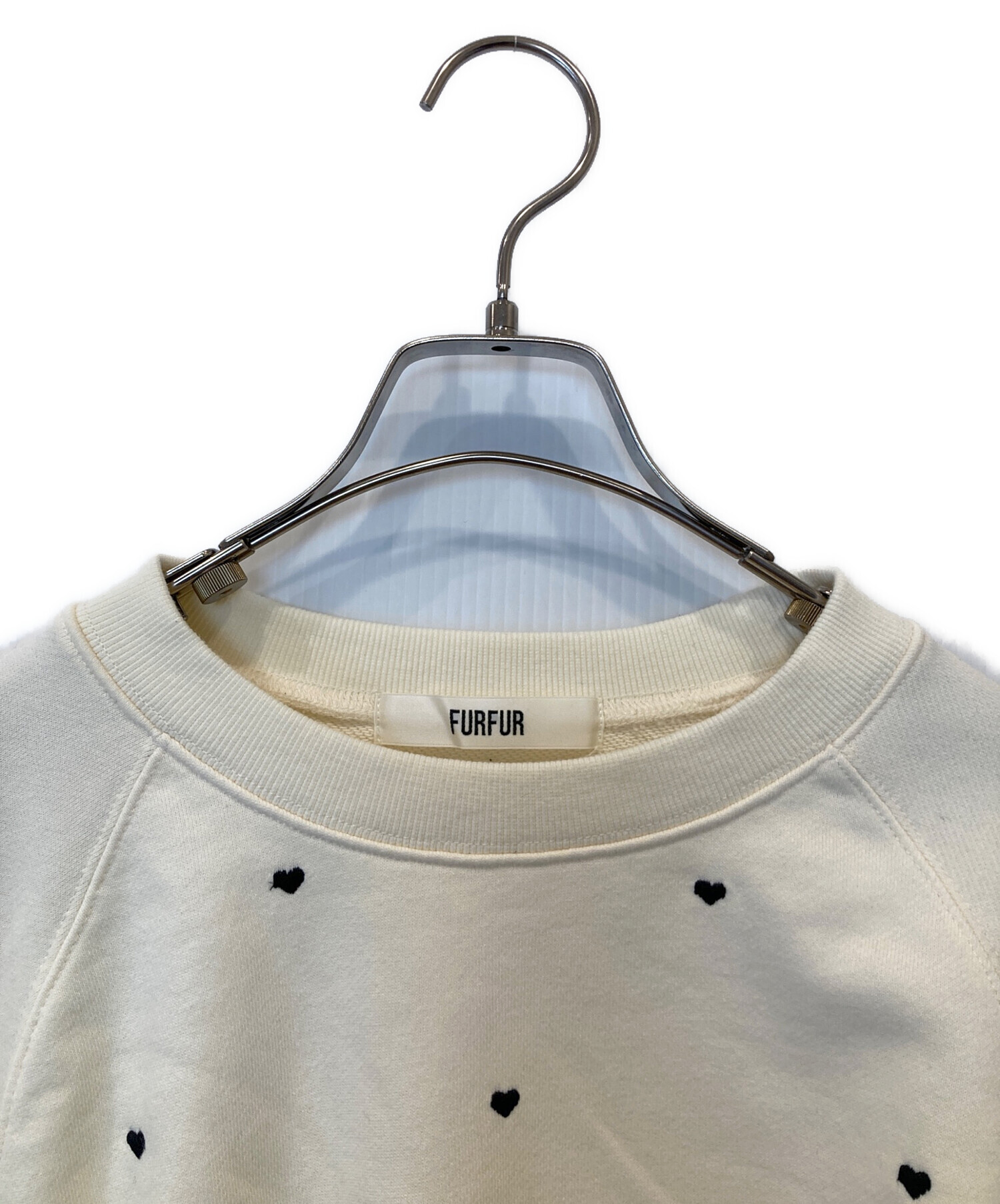 限定カラー FURFUR ファーファー ミニハート刺繍スウェット トレーナー FURFUR（ファーファー）の「【限定カラー】ミニハート刺繍スウェット