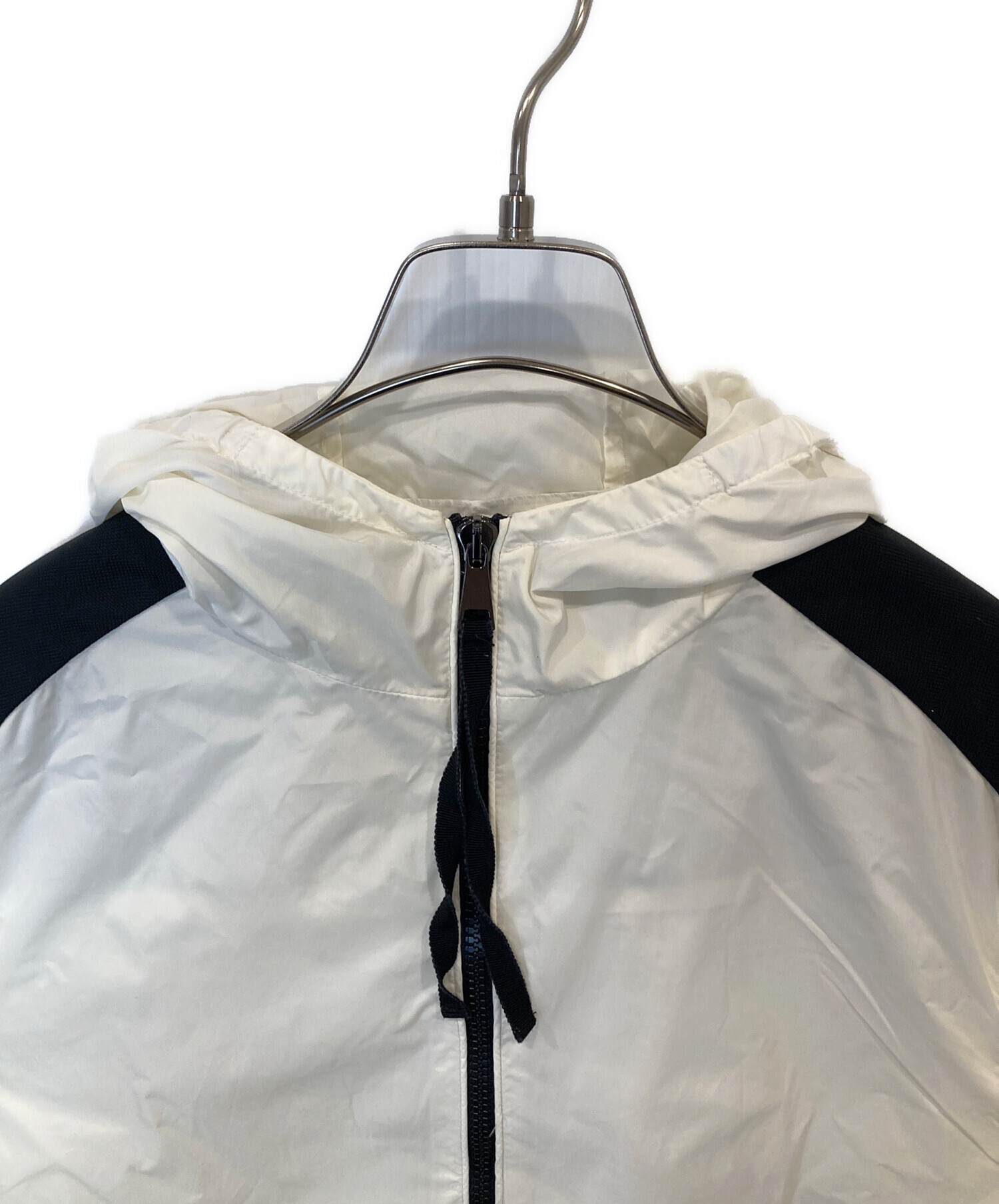 MONCLER ホワイト ストライプ ナイロンジャケット 3000048779.jpg