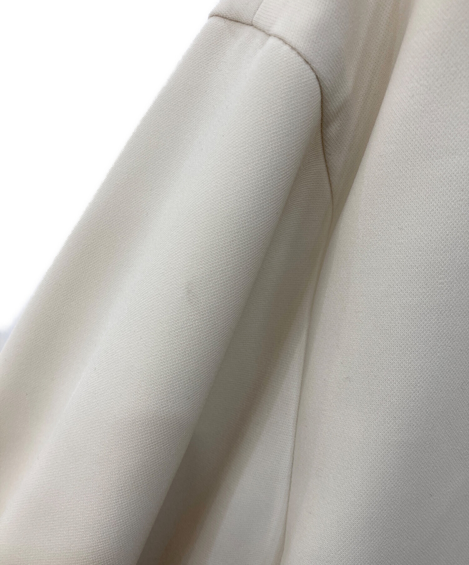 ◆幻◆ 希少美品　定価3.4万円　ADORE　アシメトリーブラウス　VERY ◇幻◇希少美品 定価4.6万円 ADORE ソフトサテンブラウス VERY - メルカリ