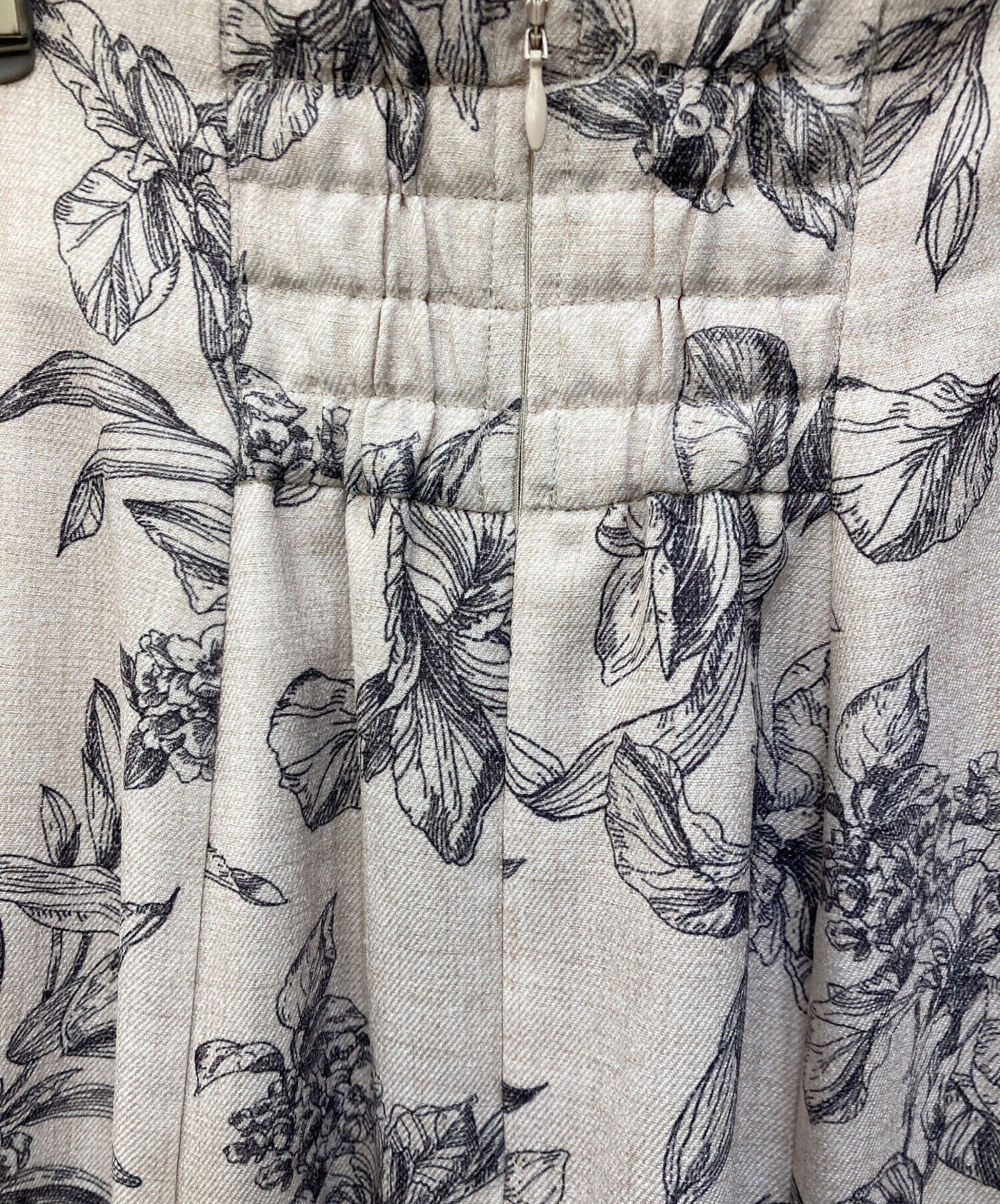 アプワイザーリッシェ　新品　ジャガードフラワープリントスカート アプワイザーリッシェ ジャガードフラワープリントスカート - メルカリ