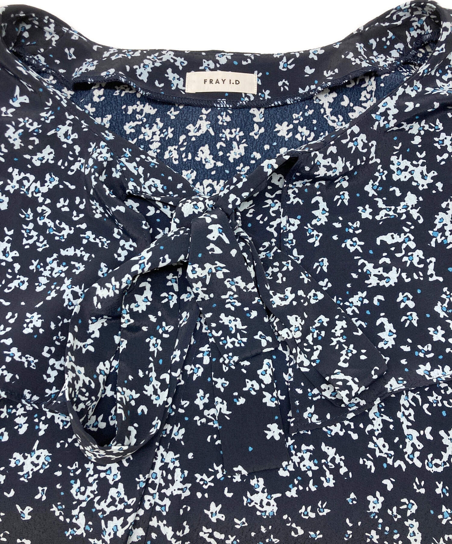 中古・古着通販】FRAY ID (フレイ アイディー) 花柄ブラウス ネイビー