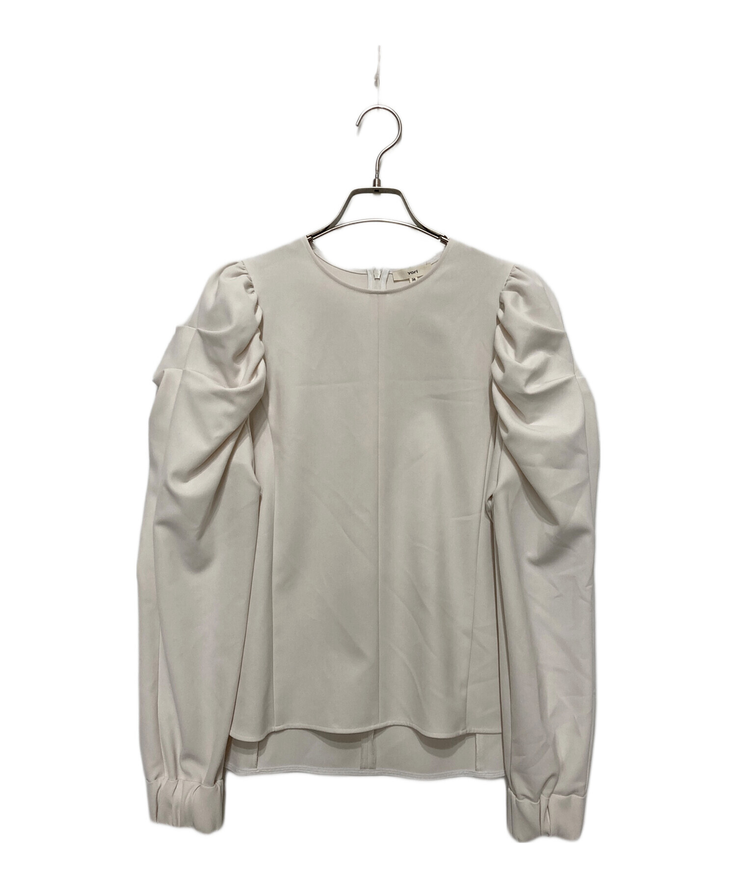yori タックショルダーブラウス 中古・古着通販】yori (ヨリ) タックショルダーブラウス アイボリー