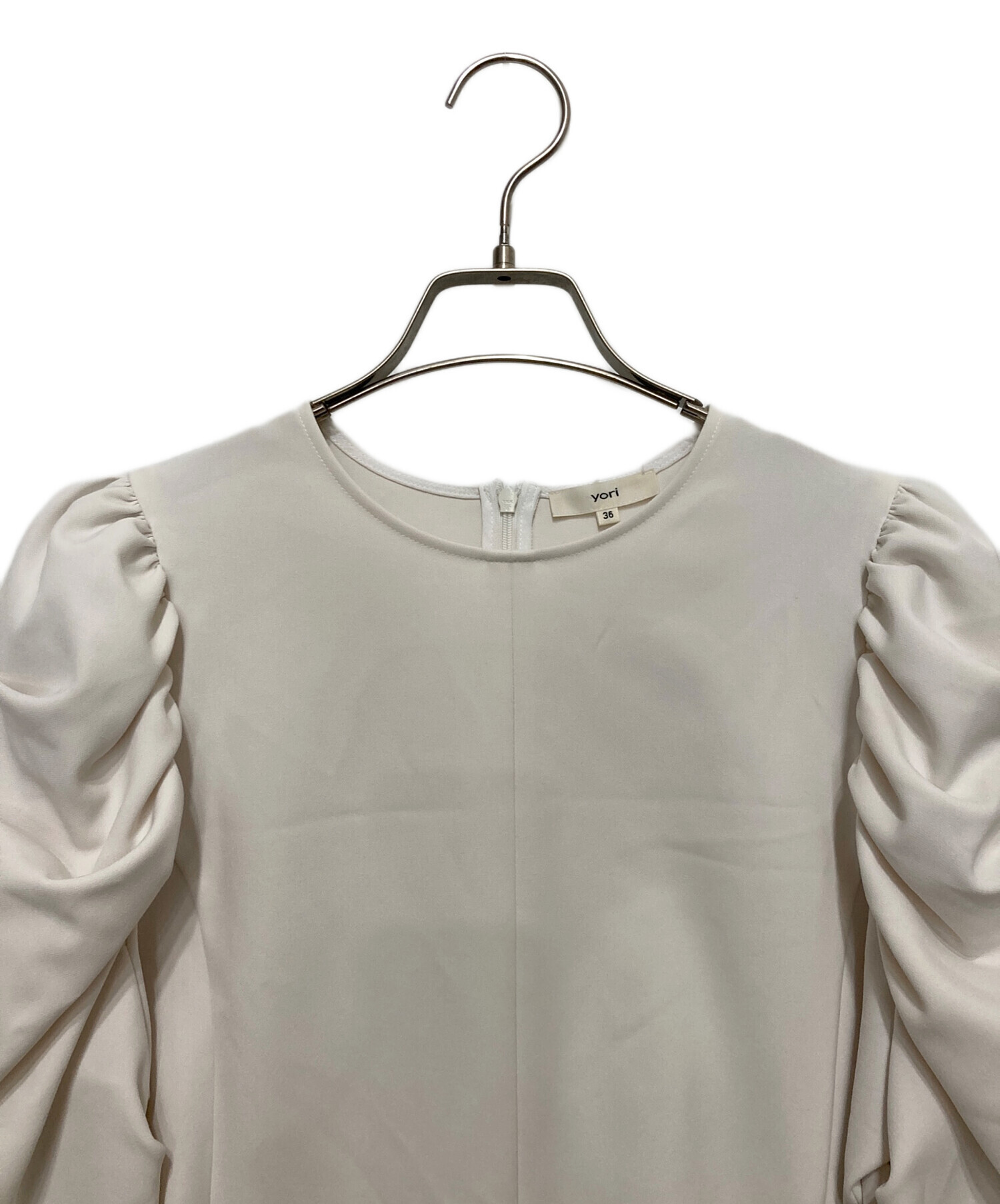 【美品】yori タックショルダーニット セーター アイボリー yori / ヨリ | タックショルダーニットソー | F | アイボリー