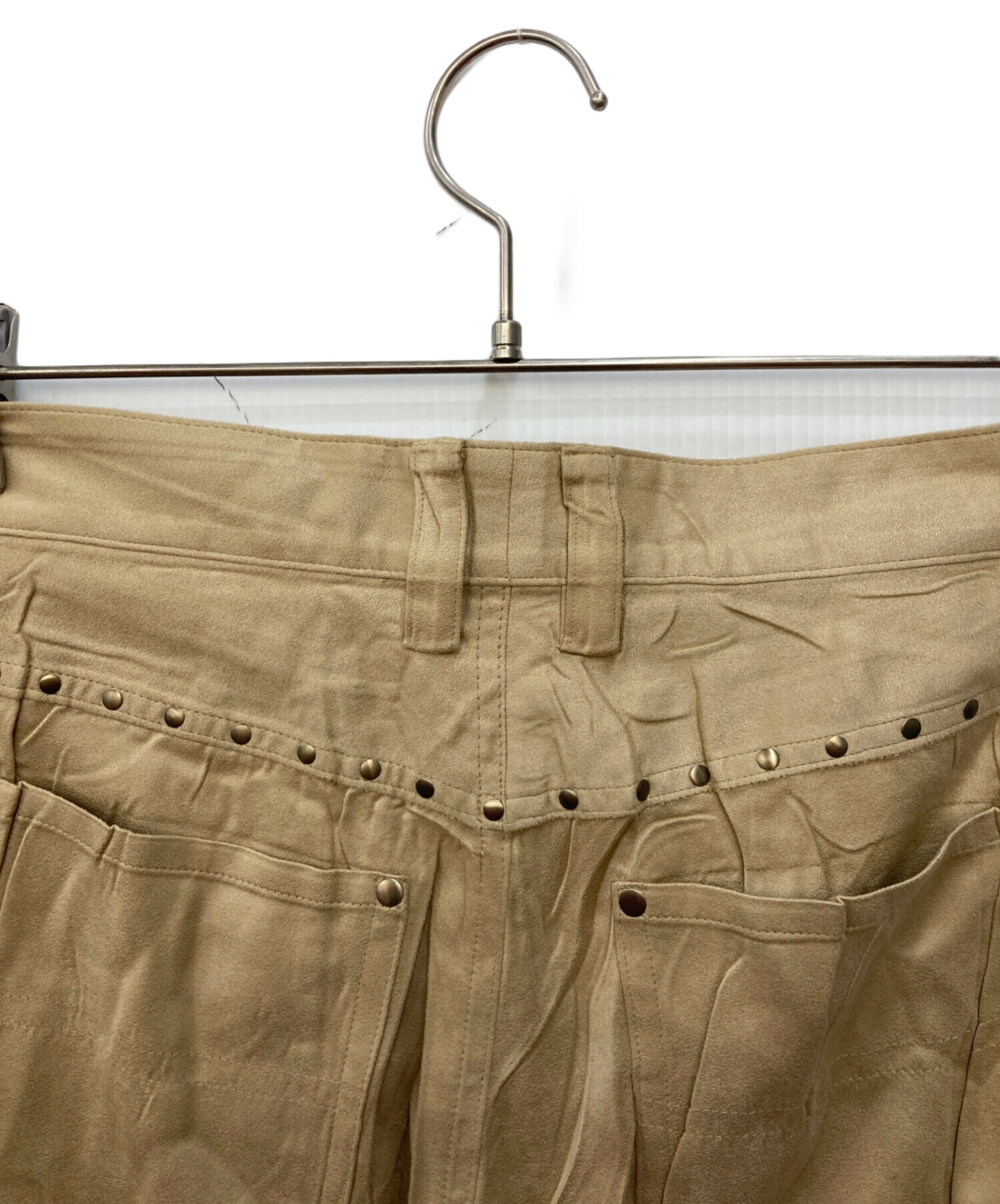 イッセイミヤケ　スラックス　ベージュ 中古・古着通販】ISSEY MIYAKE (イッセイミヤケ) スウェードタッチシワ