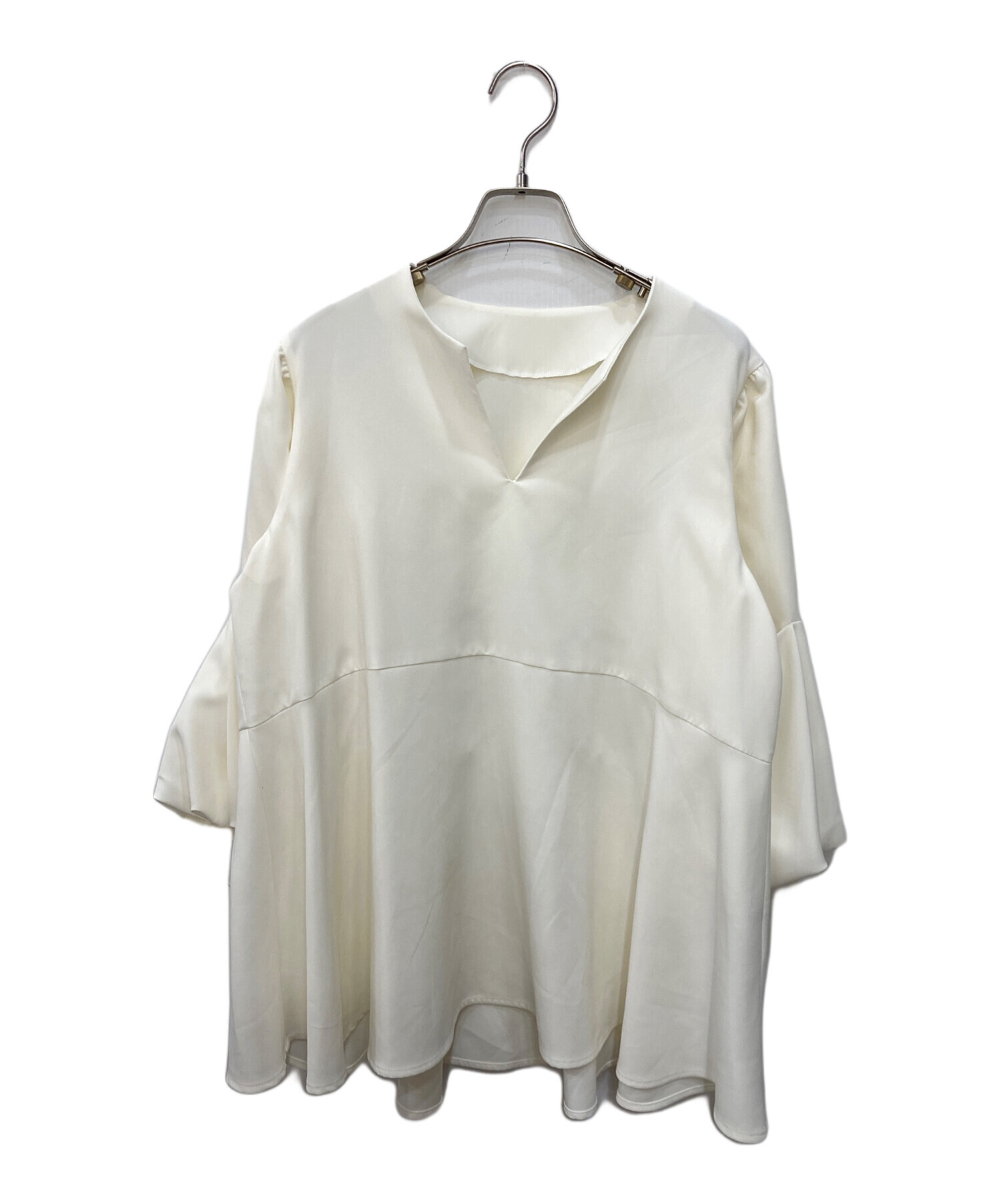 中古・古着通販】CADUNE (カデュネ) キーネックフレアブラウス