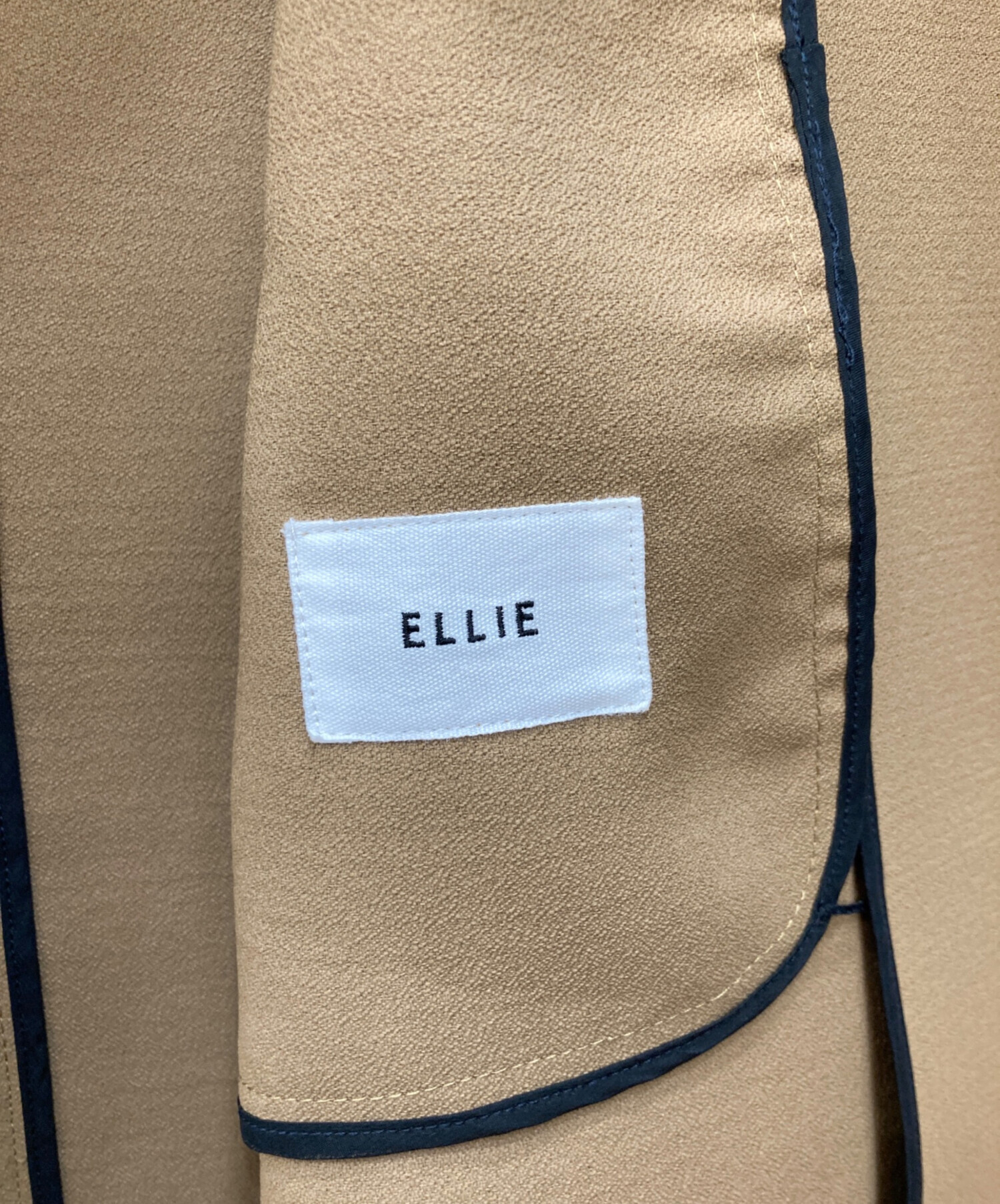 ELLIE エリー スリーブレスコート ベージュ 完売商品　美品　実物写メあり スリーブレスコート【BEIGE】 – ELLIE