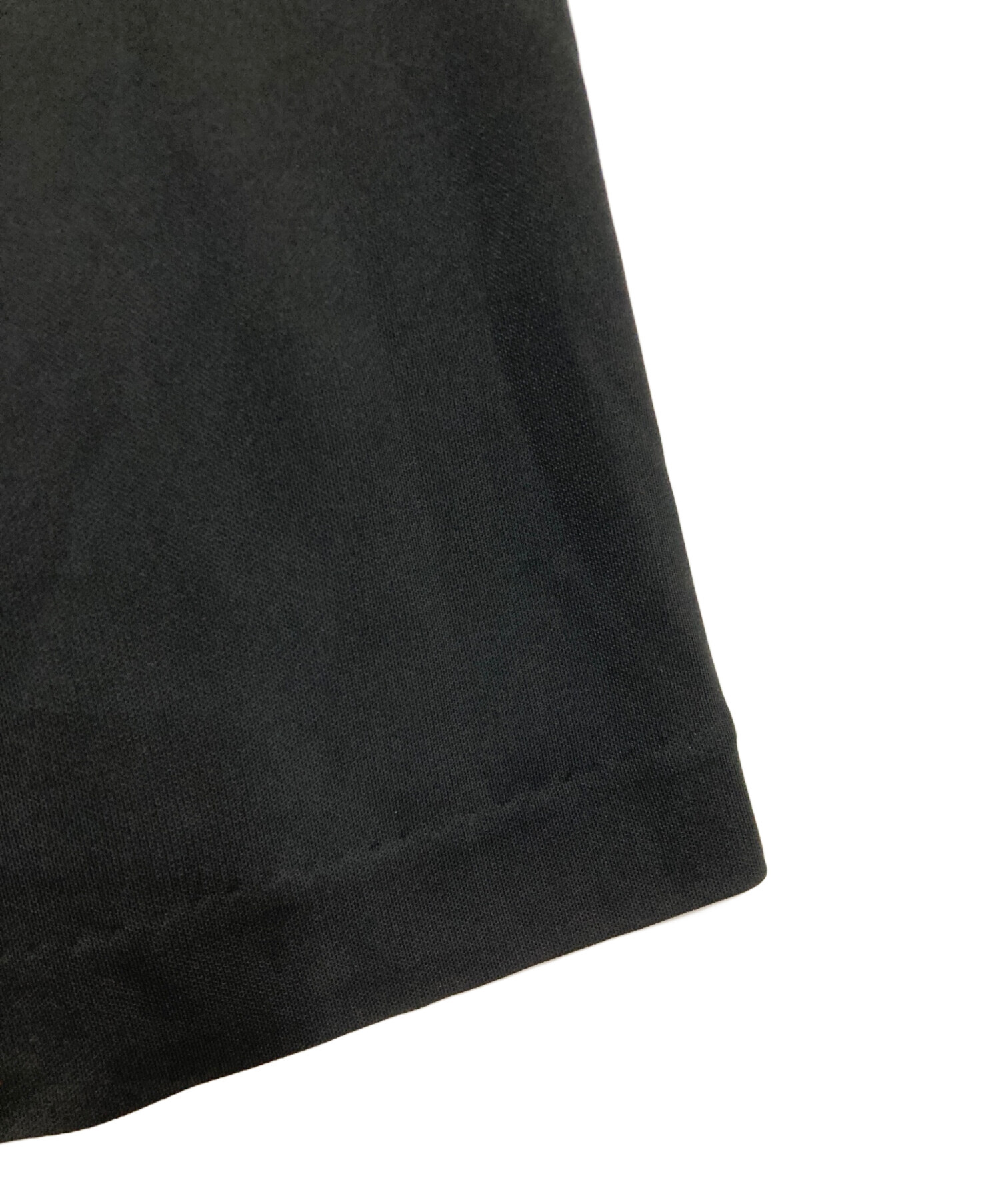 新品タグ付 ISSEY MIYAKE me フリンジキャミソール ブラック ISSEY MIYAKE SPRING SUMMER 2025 コレクション 09 – isseymiyake.com