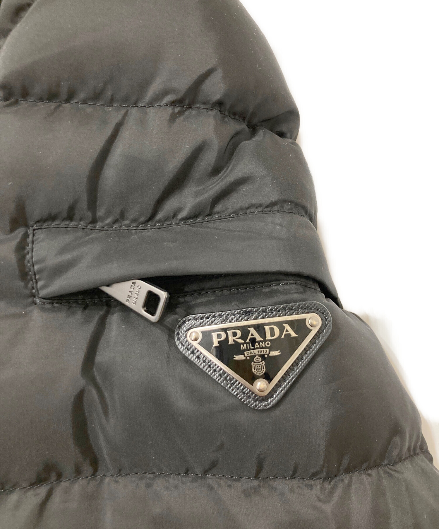 中古・古着通販】PRADA (プラダ) ロゴプレートダウンジャケット 中古・古着通販】PRADA (プラダ) ロゴプレートダウンジャケット