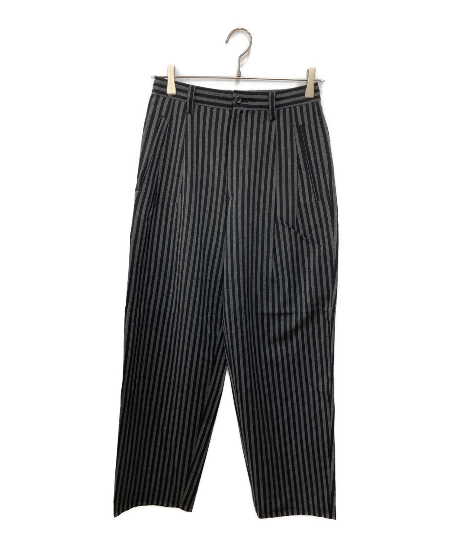 【90s】イッセイミヤケ スラックス パンツ 3Dパターン 総柄 立体 ブラック 中古・古着通販】ISSEY MIYAKE (イッセイミヤケ) 90sストライプパンツ