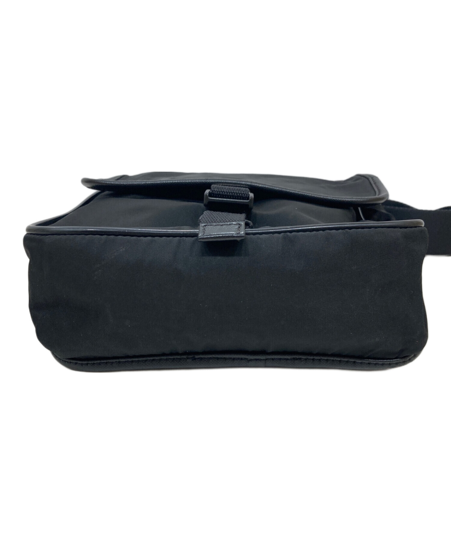 PRADA ナイロン製ショルダーバッグUSED 中古・古着通販】PRADA (プラダ) ナイロンショルダーバッグ ブラック